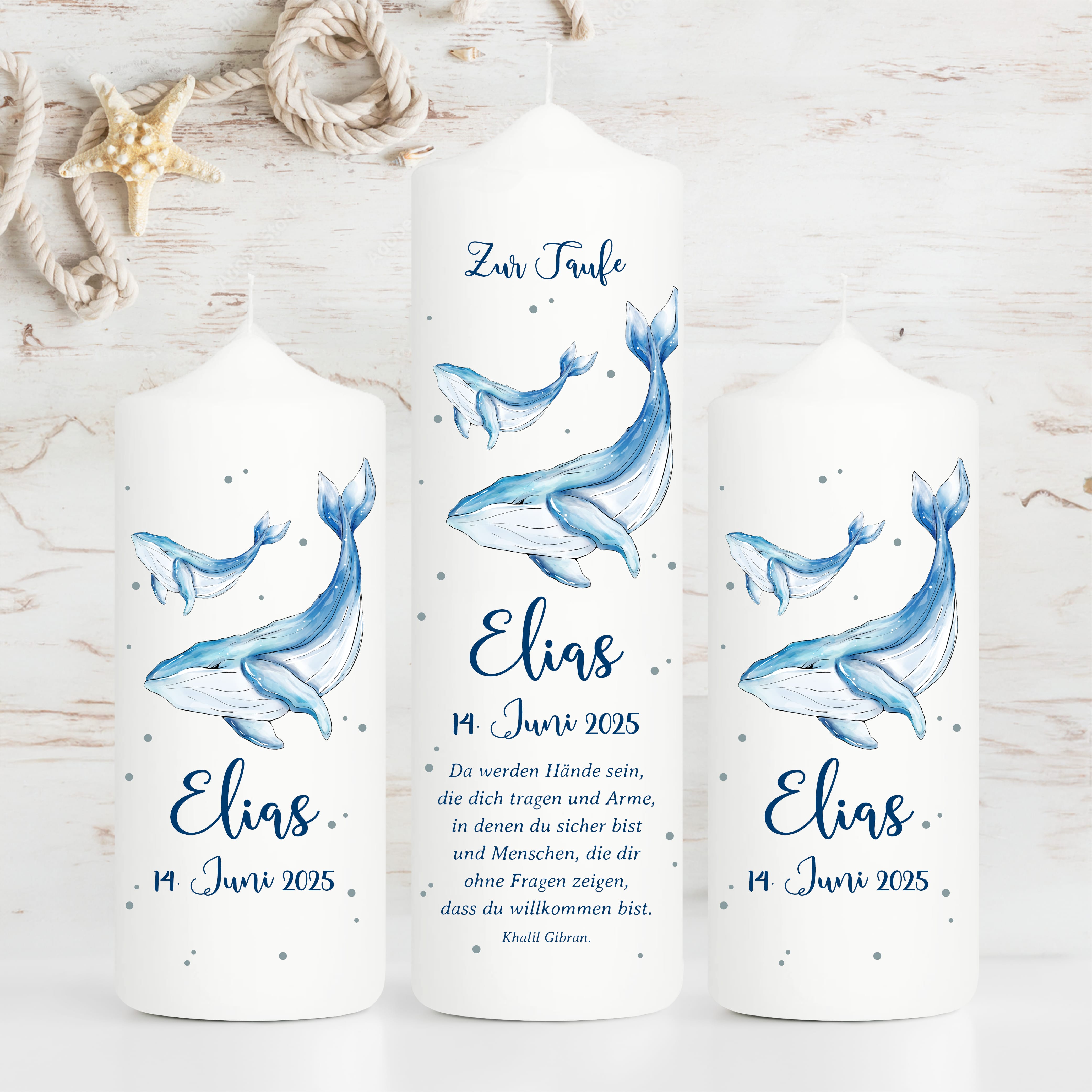 Auf dem Bild ist das Produkt: Taufkerze bedruckt Wal Junge Mädchen personalisiert mit Namen Datum Taufspruch Geschenk Kerze zur Taufe zum Preis von €6.40 abgebildet.
