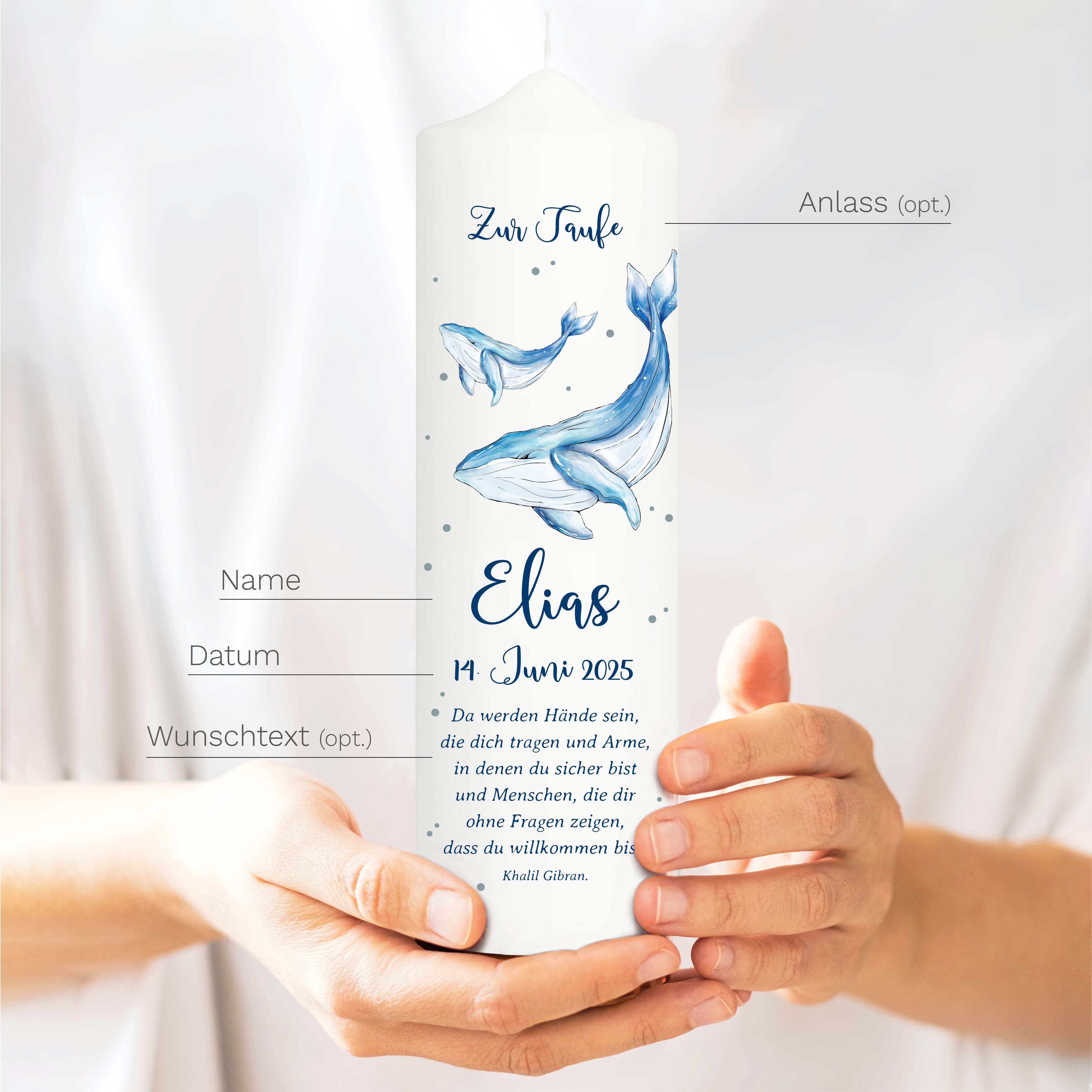 Auf dem Bild ist das Produkt: Taufkerze bedruckt Wal Junge Mädchen personalisiert mit Namen Datum Taufspruch Geschenk Kerze zur Taufe zum Preis von €6.40 abgebildet.