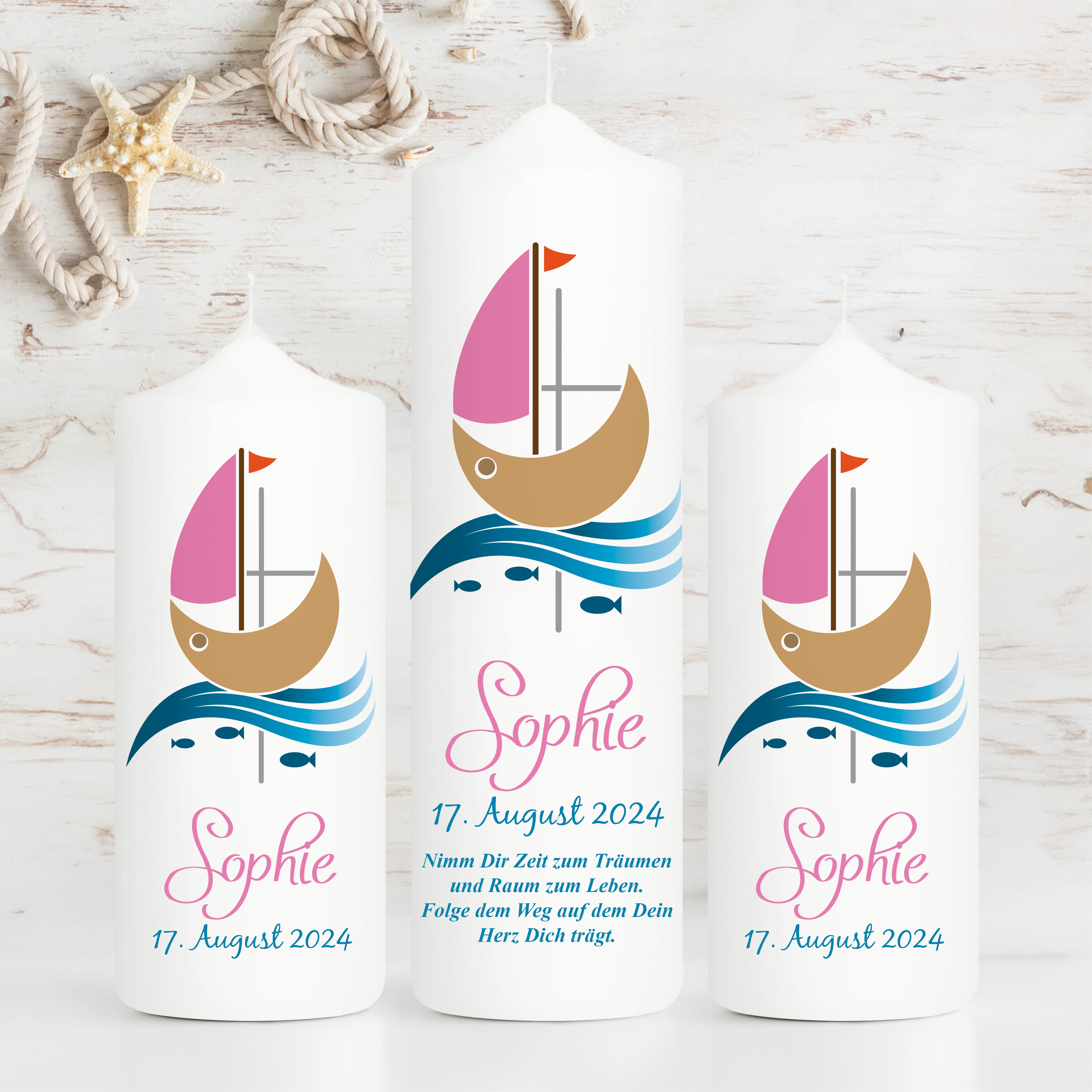 Auf dem Bild ist das Produkt: Taufkerze bedruckt Boot Jesuskreuz Junge Mädchen personalisiert mit Namen Datum Taufspruch Geschenk Kerze zur Taufe zum Preis von €6.40 abgebildet.