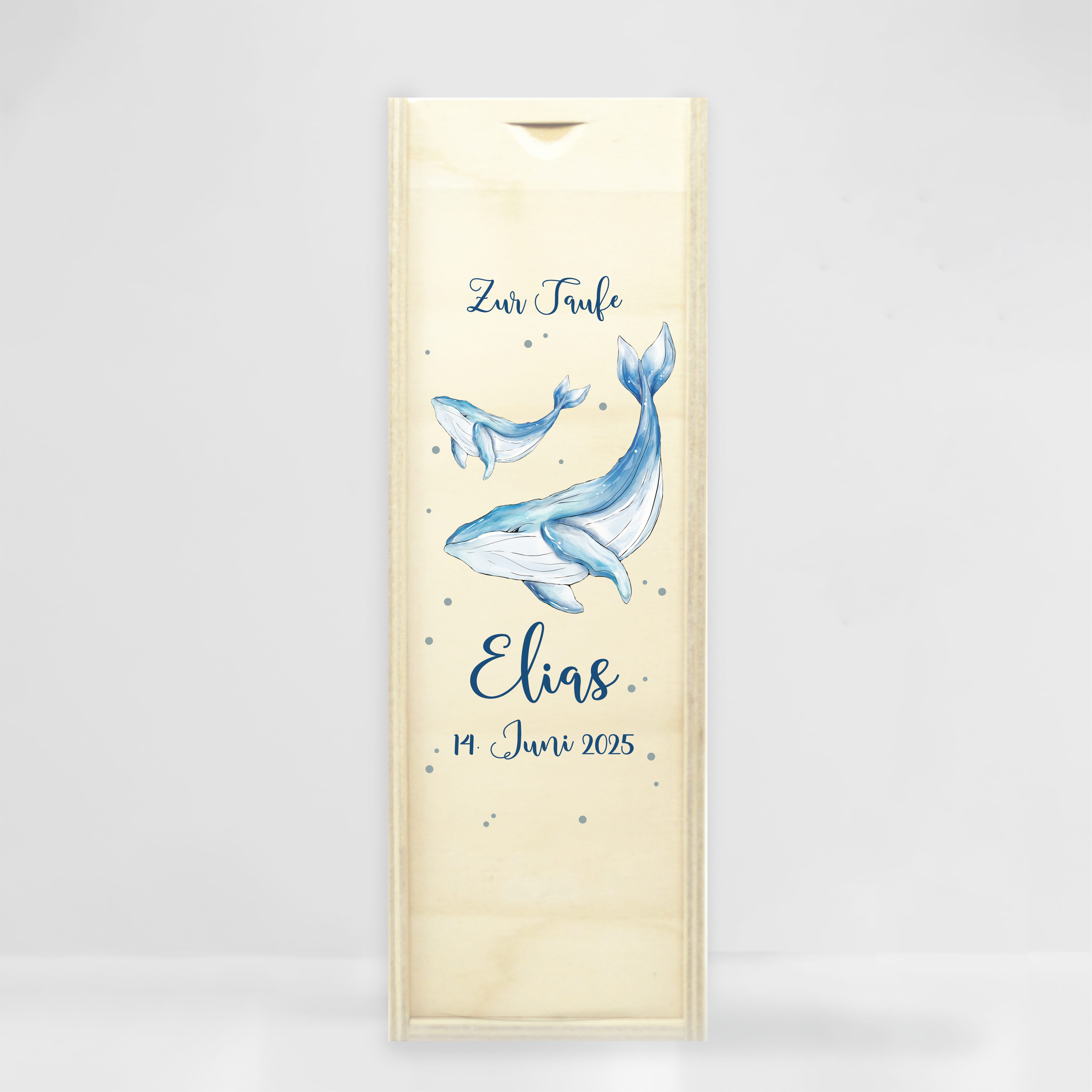 Auf dem Bild ist das Produkt: Taufkerze bedruckt Wal Junge Mädchen personalisiert mit Namen Datum Taufspruch Geschenk Kerze zur Taufe zum Preis von €6.40 abgebildet.