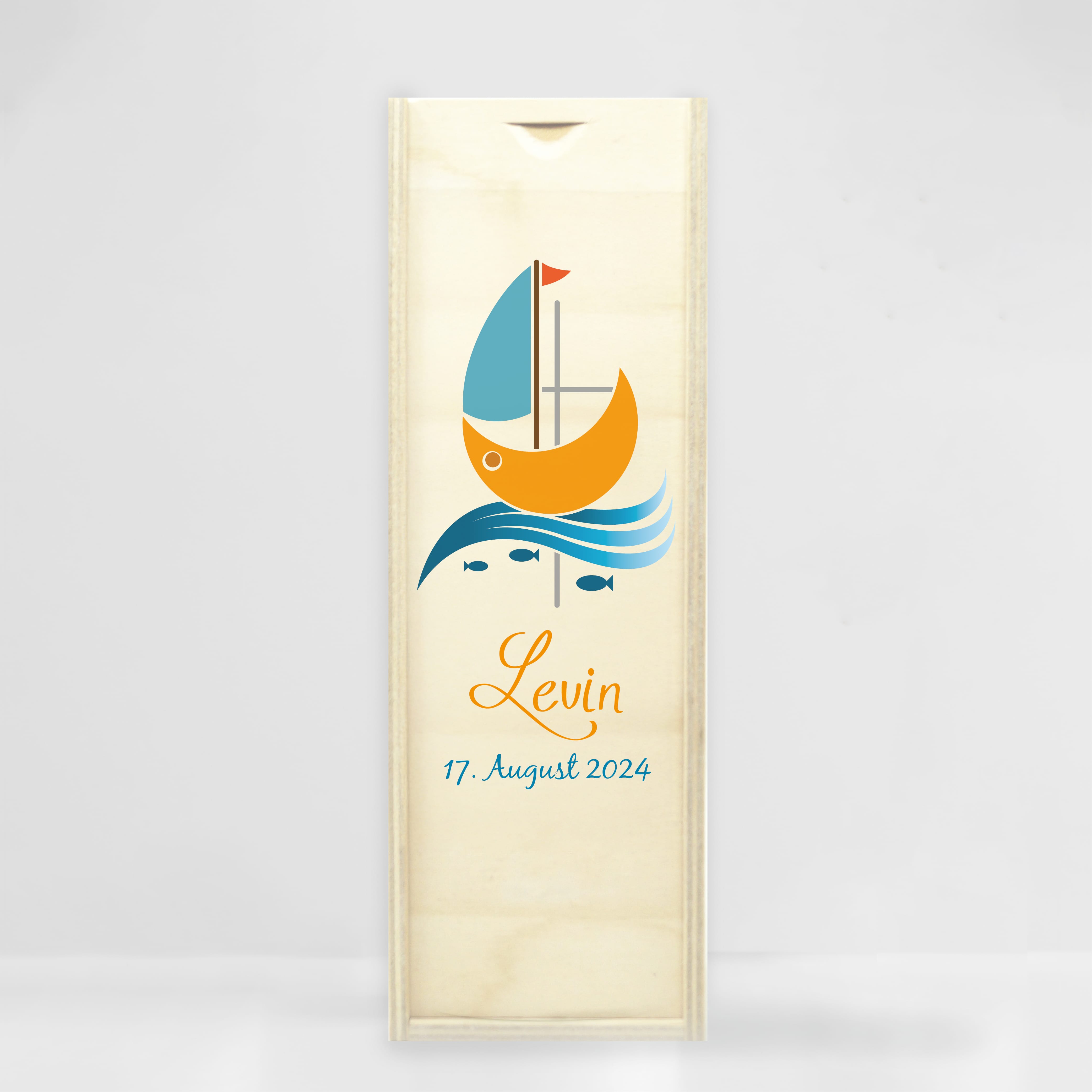 Auf dem Bild ist das Produkt: Taufkerze bedruckt Boot Jesuskreuz Junge Mädchen personalisiert mit Namen Datum Taufspruch Geschenk Kerze zur Taufe zum Preis von €6.40 abgebildet.