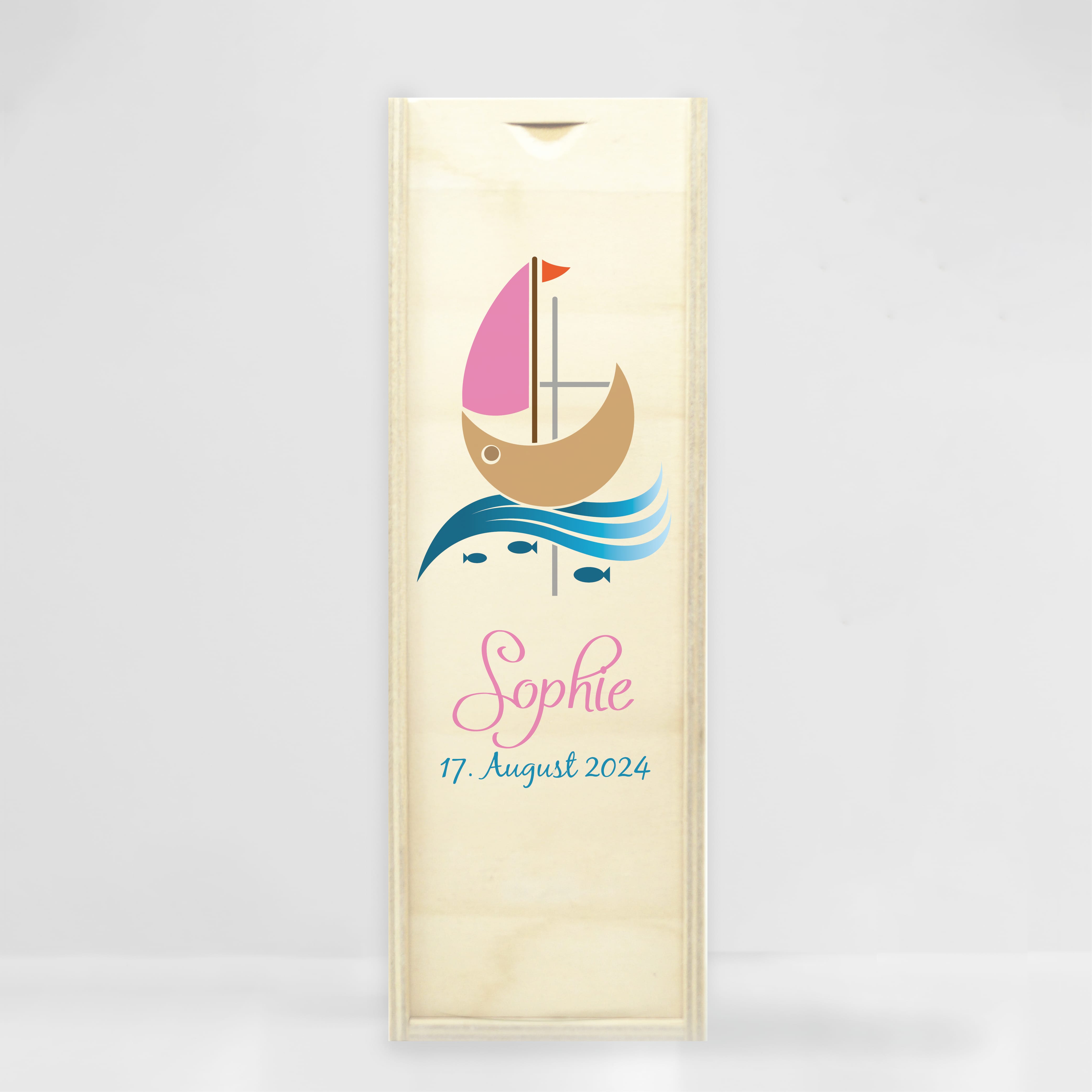 Auf dem Bild ist das Produkt: Taufkerze bedruckt Boot Jesuskreuz Junge Mädchen personalisiert mit Namen Datum Taufspruch Geschenk Kerze zur Taufe zum Preis von €6.40 abgebildet.