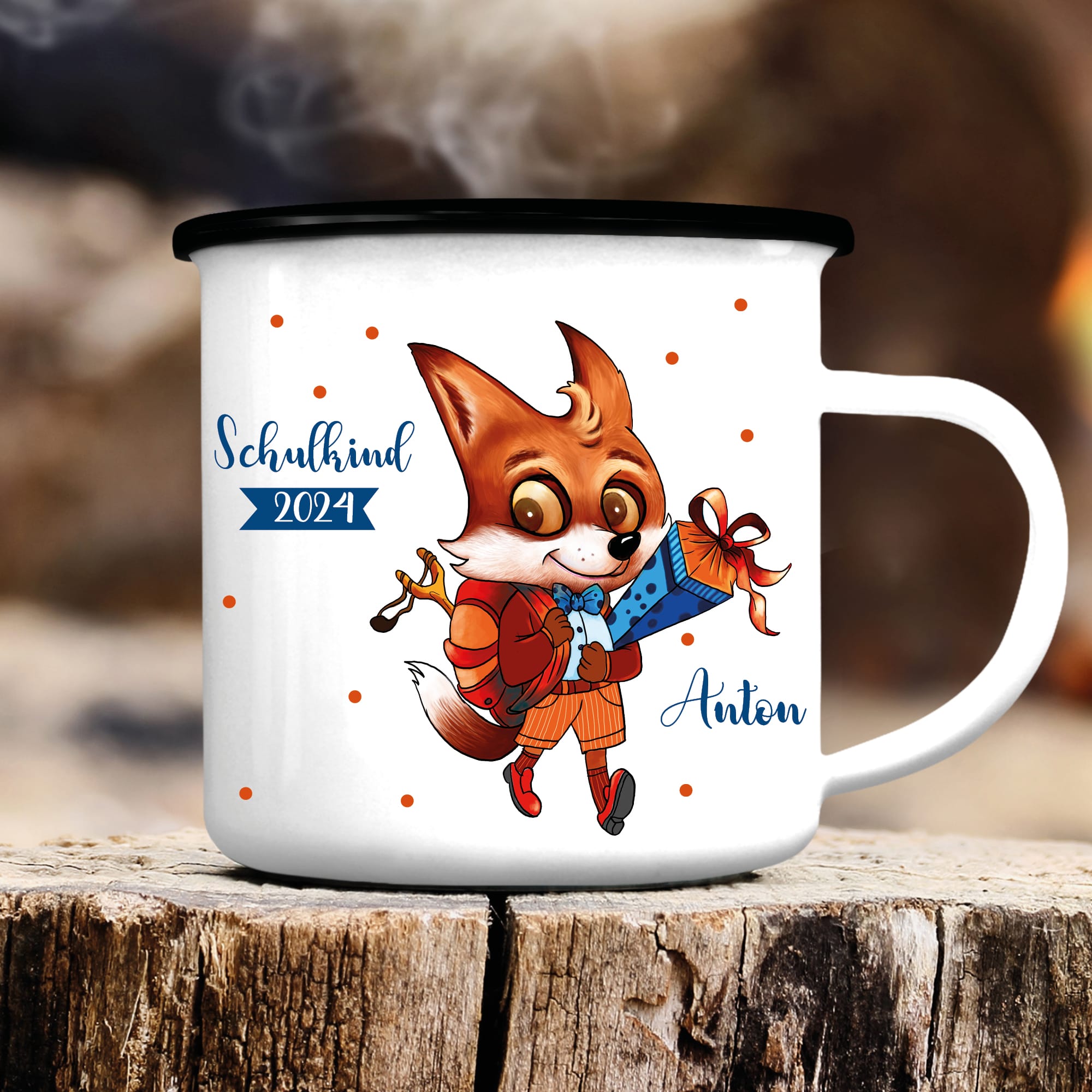 Auf dem Bild ist das Produkt: Campingbecher Emaille personalisiert Fuchs mit Schultüte Wunschname Einschulungsgeschenk zum Preis von €18.9 abgebildet.