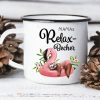 Emaille Campingbecher “Relax Becher” mit Wunschnamen Faultier auf Flamingo Auf dem Bild ist das Produkt: Emaille Campingbecher “Relax Becher” mit Wunschnamen Faultier auf Flamingo zum Preis von €18.9 abgebildet.