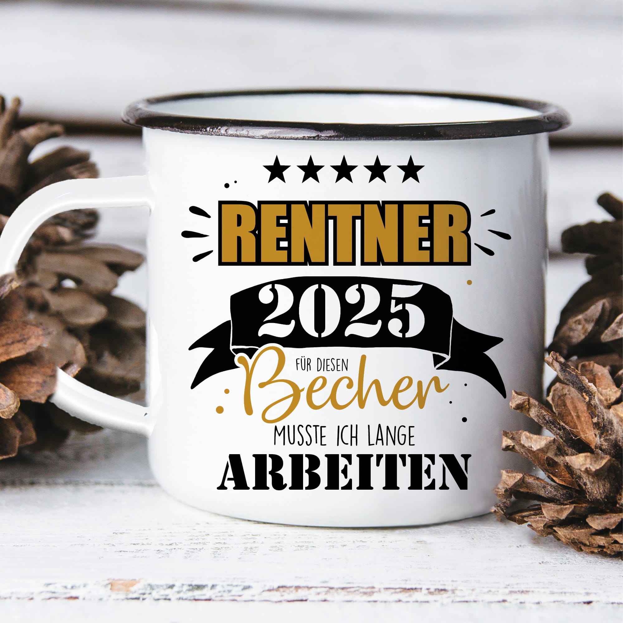 Auf dem Bild ist das Produkt: Emaille Campingbecher Rentner 2025 Geschenk zur Rente Geburtstag zum Preis von €18.90 abgebildet.