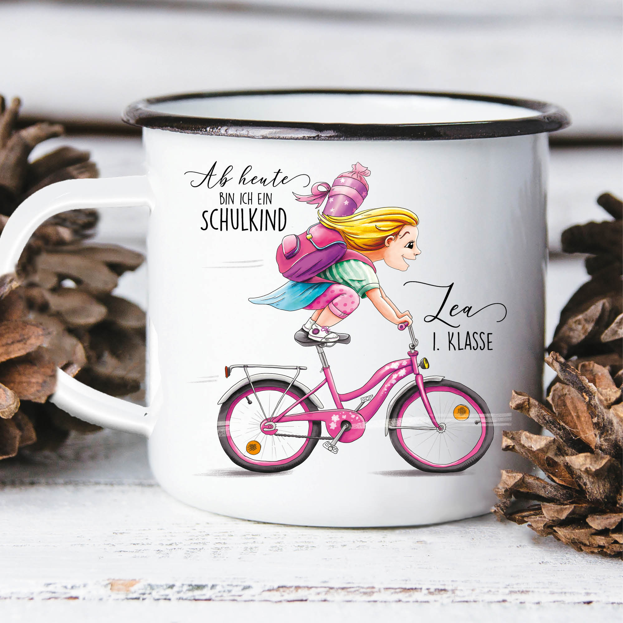 Auf dem Bild ist das Produkt: Campingbecher Emaille Mädchen Fahrrad personalisiert Wunschname Einschulungsgeschenk Einschulung zum Preis von €12.90 abgebildet.