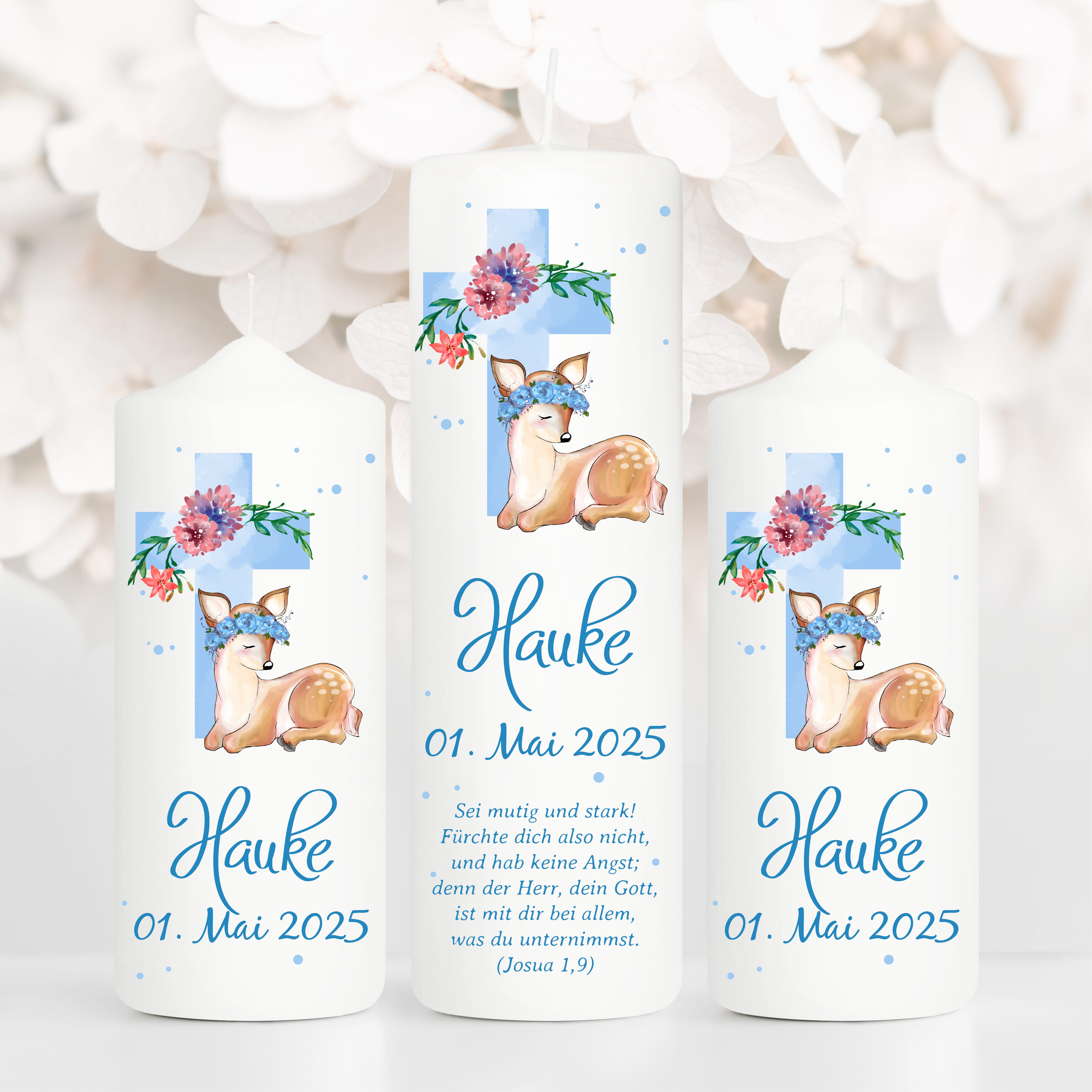 Auf dem Bild ist das Produkt: Taufkerze bedruckt Reh Jesuskreuz Junge Mädchen personalisiert mit Namen Datum Taufspruch Geschenk Kerze zur Taufe zum Preis von €6.40 abgebildet.