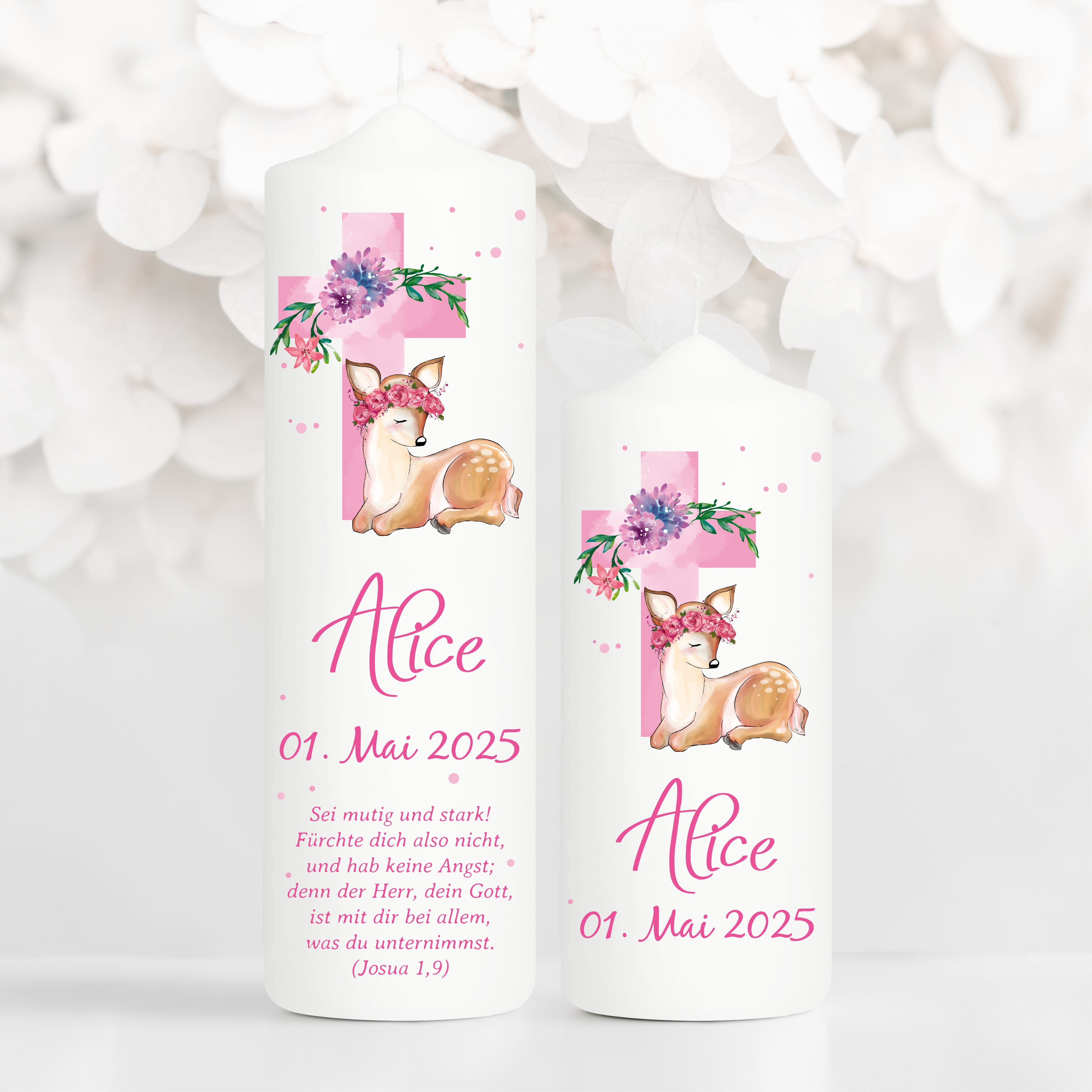 Auf dem Bild ist das Produkt: Taufkerze bedruckt Reh Jesuskreuz Junge Mädchen personalisiert mit Namen Datum Taufspruch Geschenk Kerze zur Taufe zum Preis von €6.40 abgebildet.