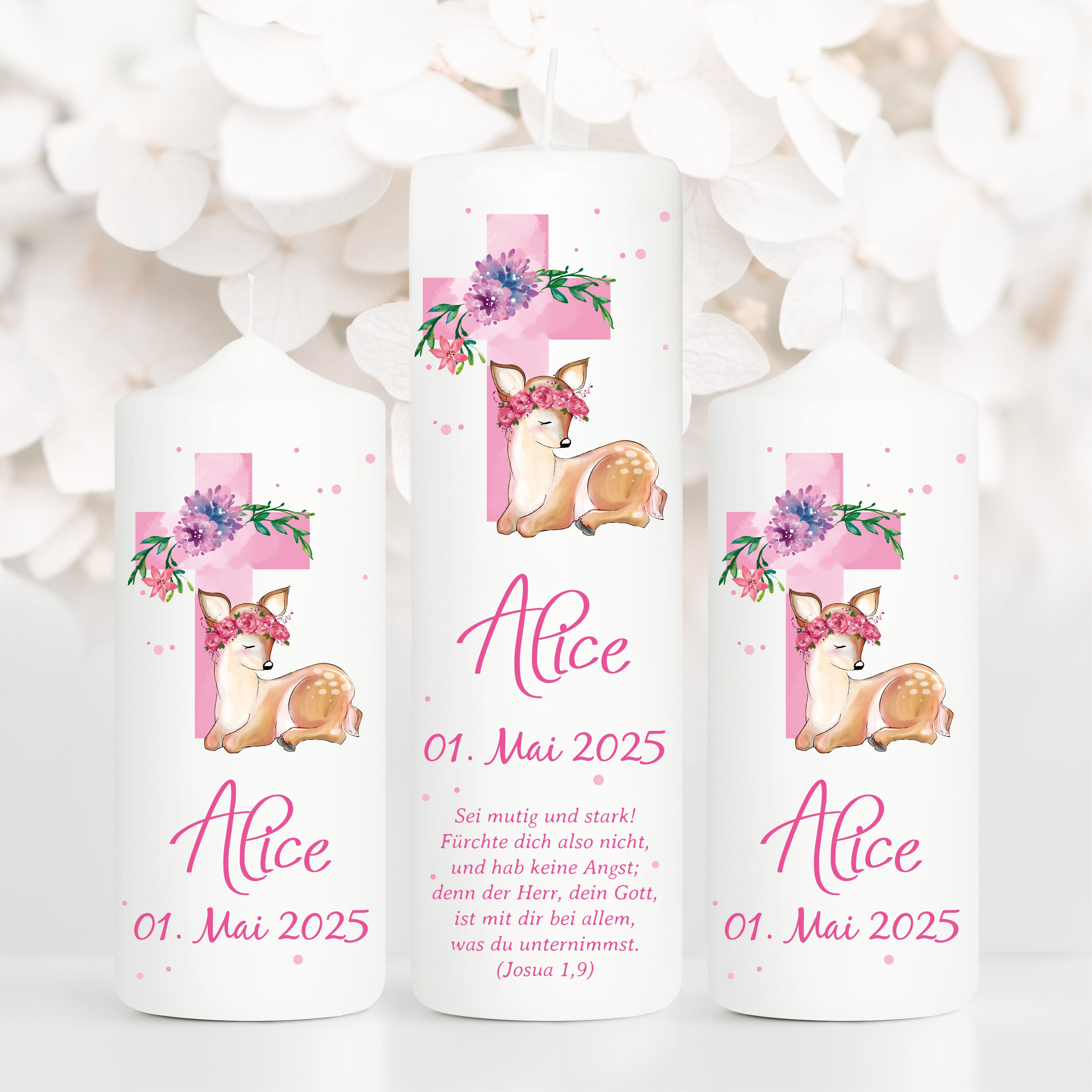 Auf dem Bild ist das Produkt: Taufkerze bedruckt Reh Jesuskreuz Junge Mädchen personalisiert mit Namen Datum Taufspruch Geschenk Kerze zur Taufe zum Preis von €6.40 abgebildet.