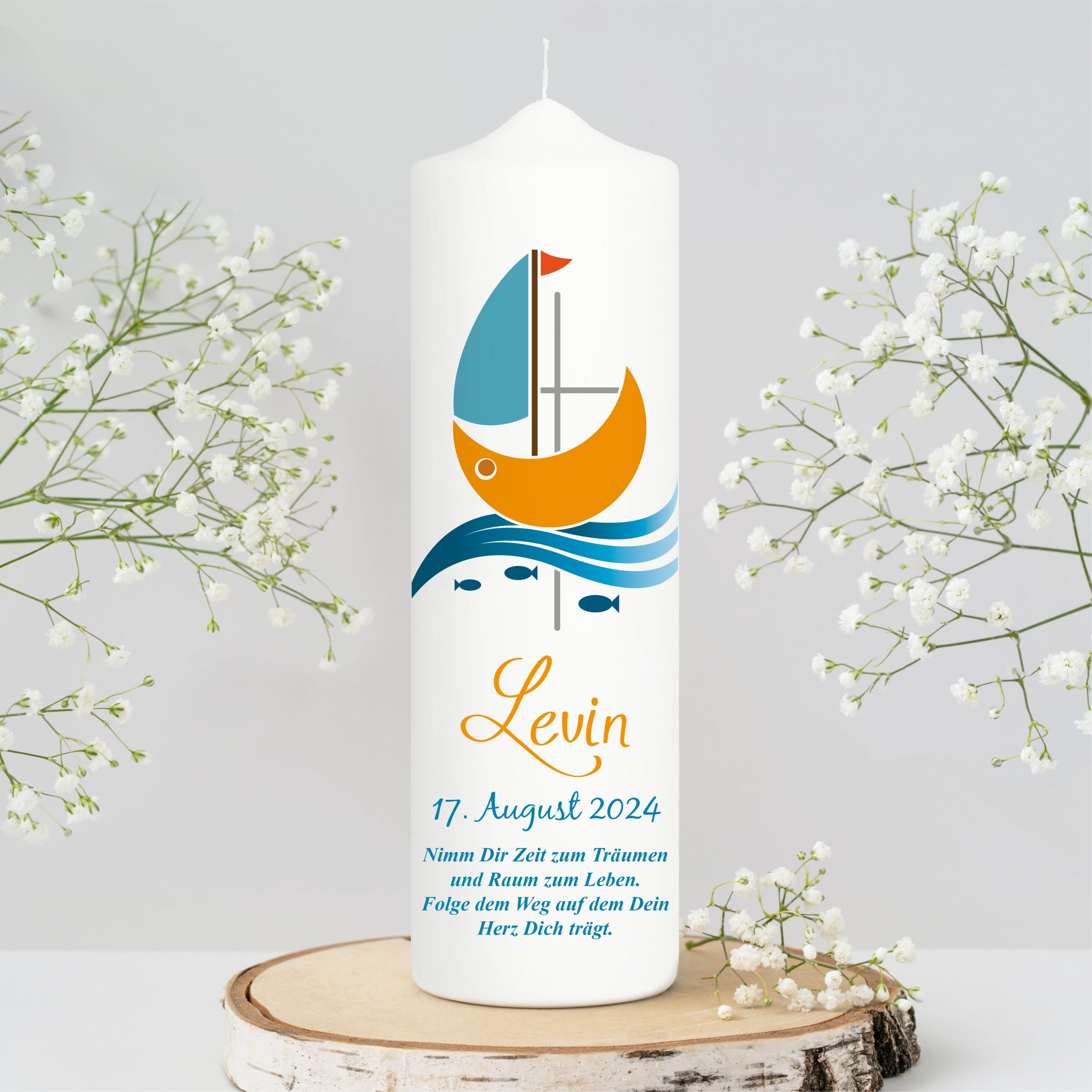 Auf dem Bild ist das Produkt: Taufkerze bedruckt Boot Jesuskreuz Junge Mädchen personalisiert mit Namen Datum Taufspruch Geschenk Kerze zur Taufe zum Preis von €6.40 abgebildet.