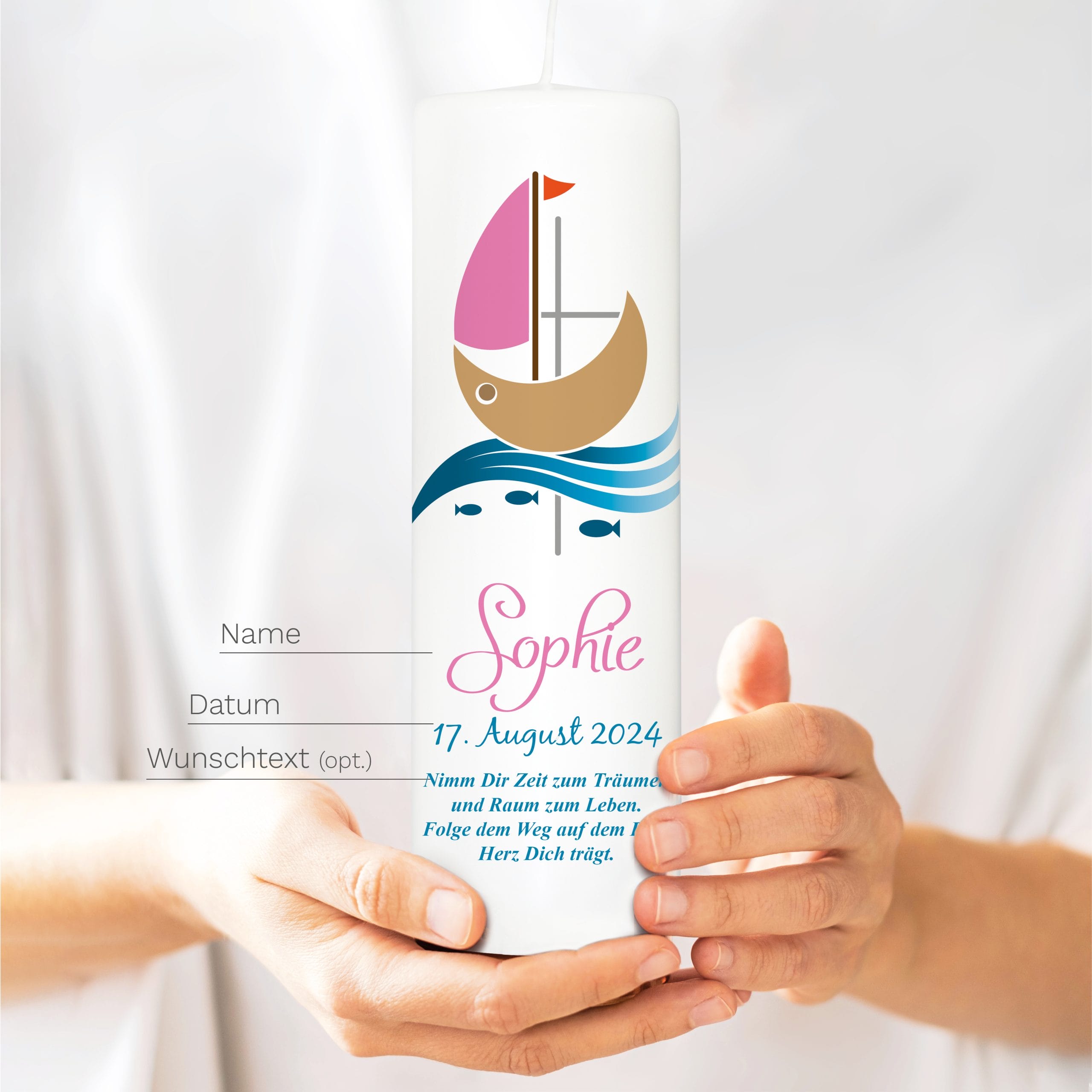 Auf dem Bild ist das Produkt: Taufkerze bedruckt Boot Jesuskreuz Junge Mädchen personalisiert mit Namen Datum Taufspruch Geschenk Kerze zur Taufe zum Preis von €6.40 abgebildet.