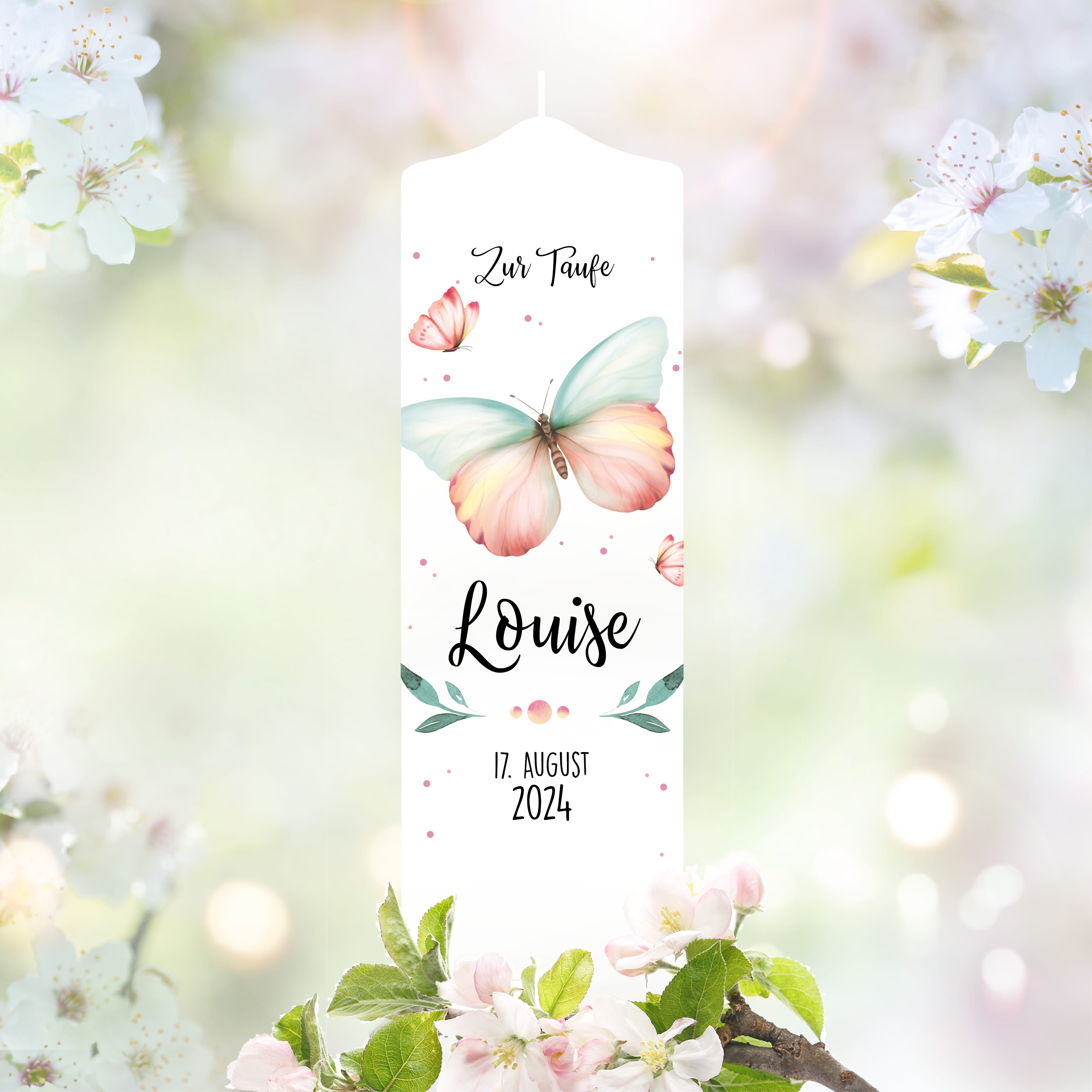 Auf dem Bild ist das Produkt: Taufkerze bedruckt Schmetterling Junge Mädchen personalisiert mit Namen Datum Taufspruch Geschenk Kerze zur Taufe zum Preis von €6.40 abgebildet.