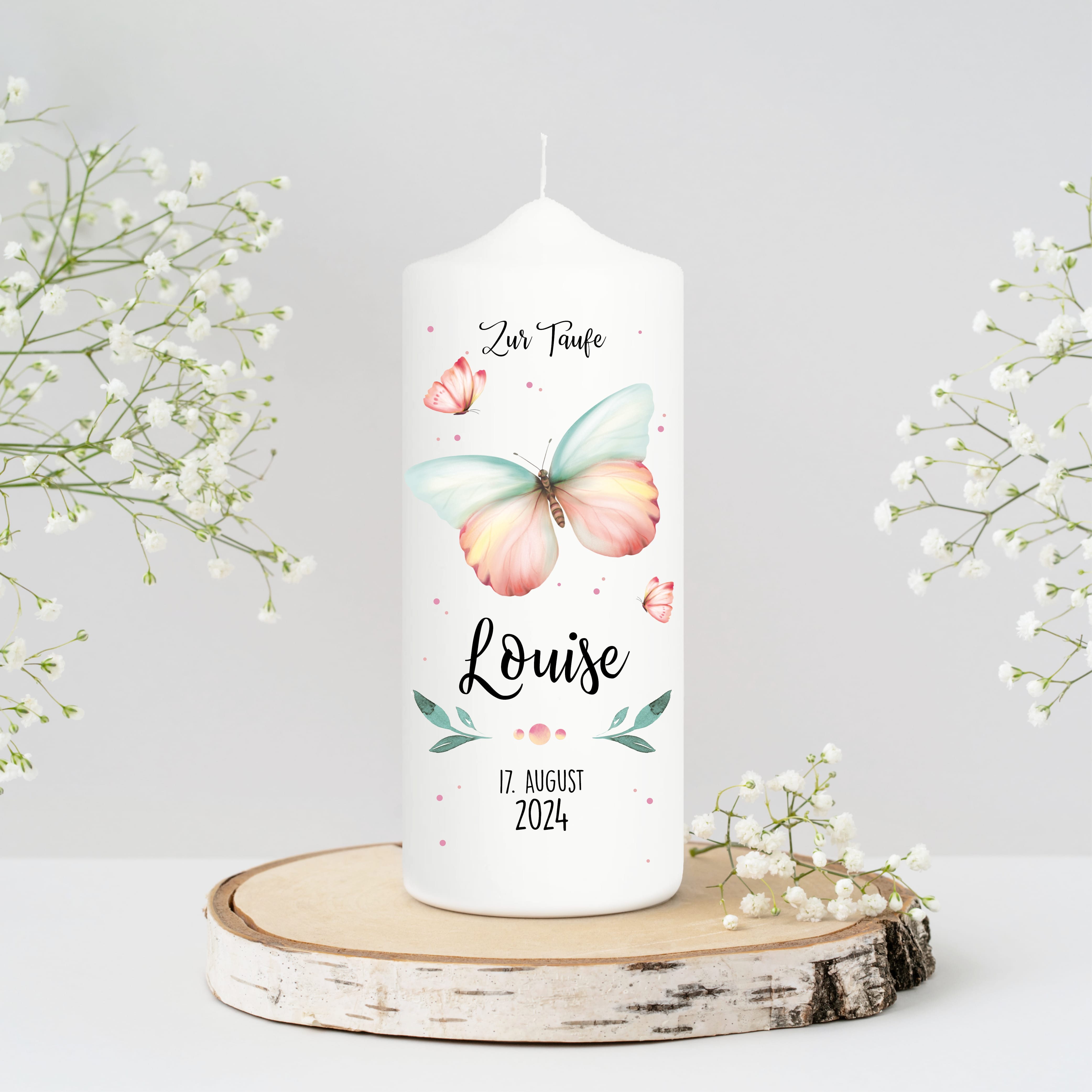 Auf dem Bild ist das Produkt: Taufkerze bedruckt Schmetterling Junge Mädchen personalisiert mit Namen Datum Taufspruch Geschenk Kerze zur Taufe zum Preis von €6.40 abgebildet.