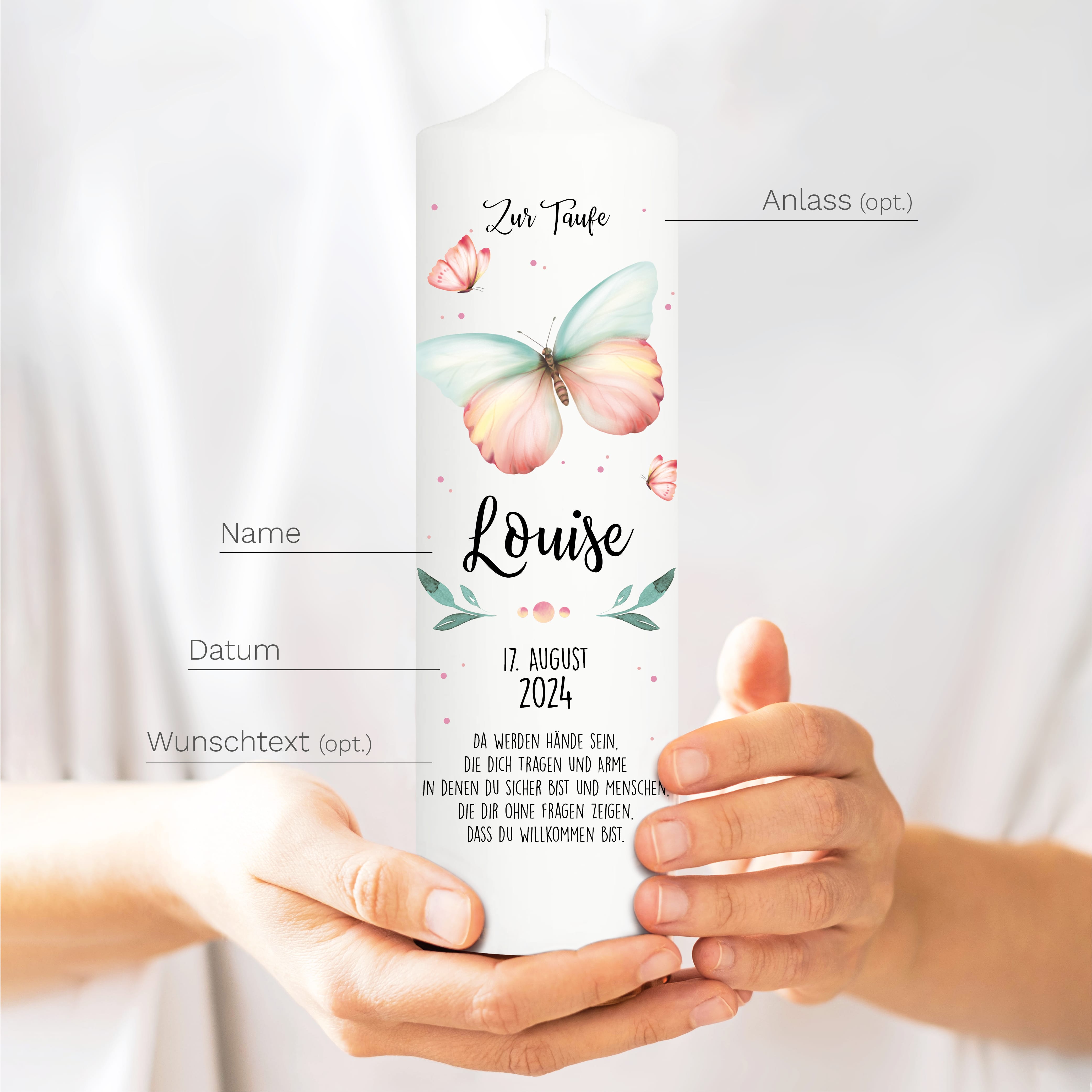 Auf dem Bild ist das Produkt: Taufkerze bedruckt Schmetterling Junge Mädchen personalisiert mit Namen Datum Taufspruch Geschenk Kerze zur Taufe zum Preis von €6.40 abgebildet.