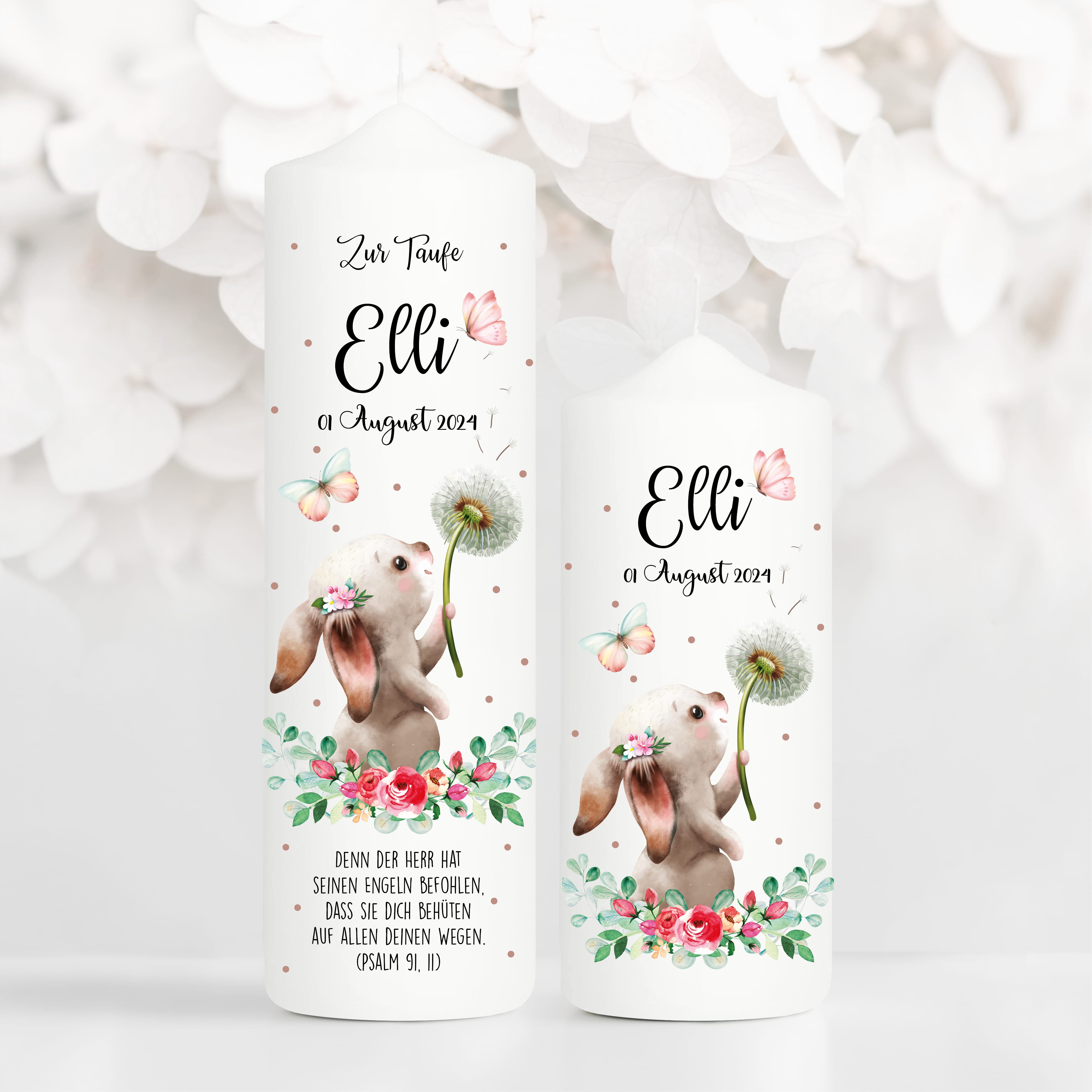 Auf dem Bild ist das Produkt: Taufkerze bedruckt Hase Pusteblume Junge Mädchen personalisiert mit Namen Datum Taufspruch Geschenk Kerze zur Taufe zum Preis von €6.40 abgebildet.