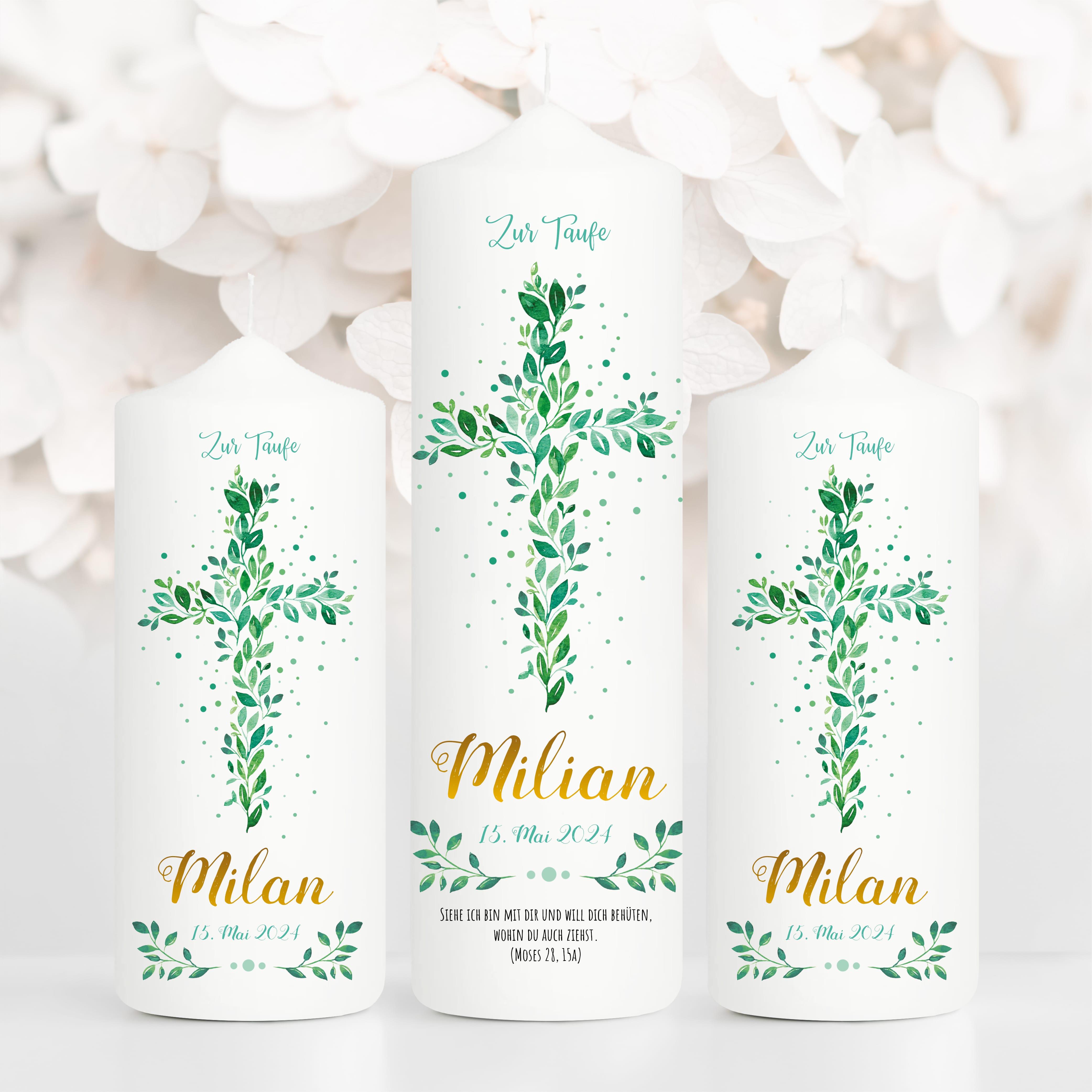 Auf dem Bild ist das Produkt: Taufkerze Blätterkreuz grün Junge oder Mädchen Heiliges Kreuz Blätter Kerze zur Taufe mit Namen zum Preis von €6.40 abgebildet.