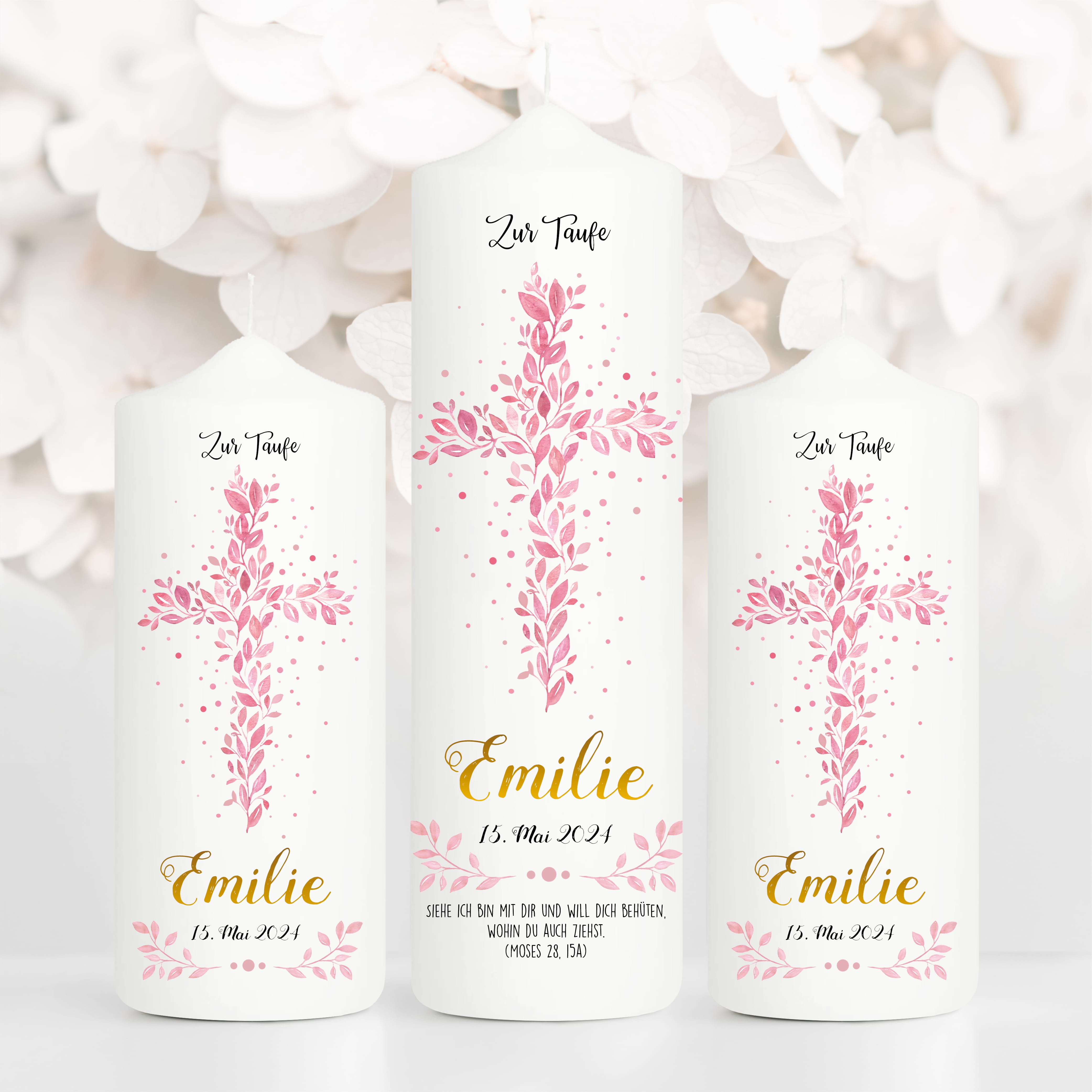Auf dem Bild ist das Produkt: Taufkerze Blätterkreuz rosa Mädchen Heiliges Kreuz rosa Blätter Kerze zur Taufe mit Namen, Datum und eigenem, vorgegebenem oder keinem Taufspruch zum Preis von €6.40 abgebildet.
