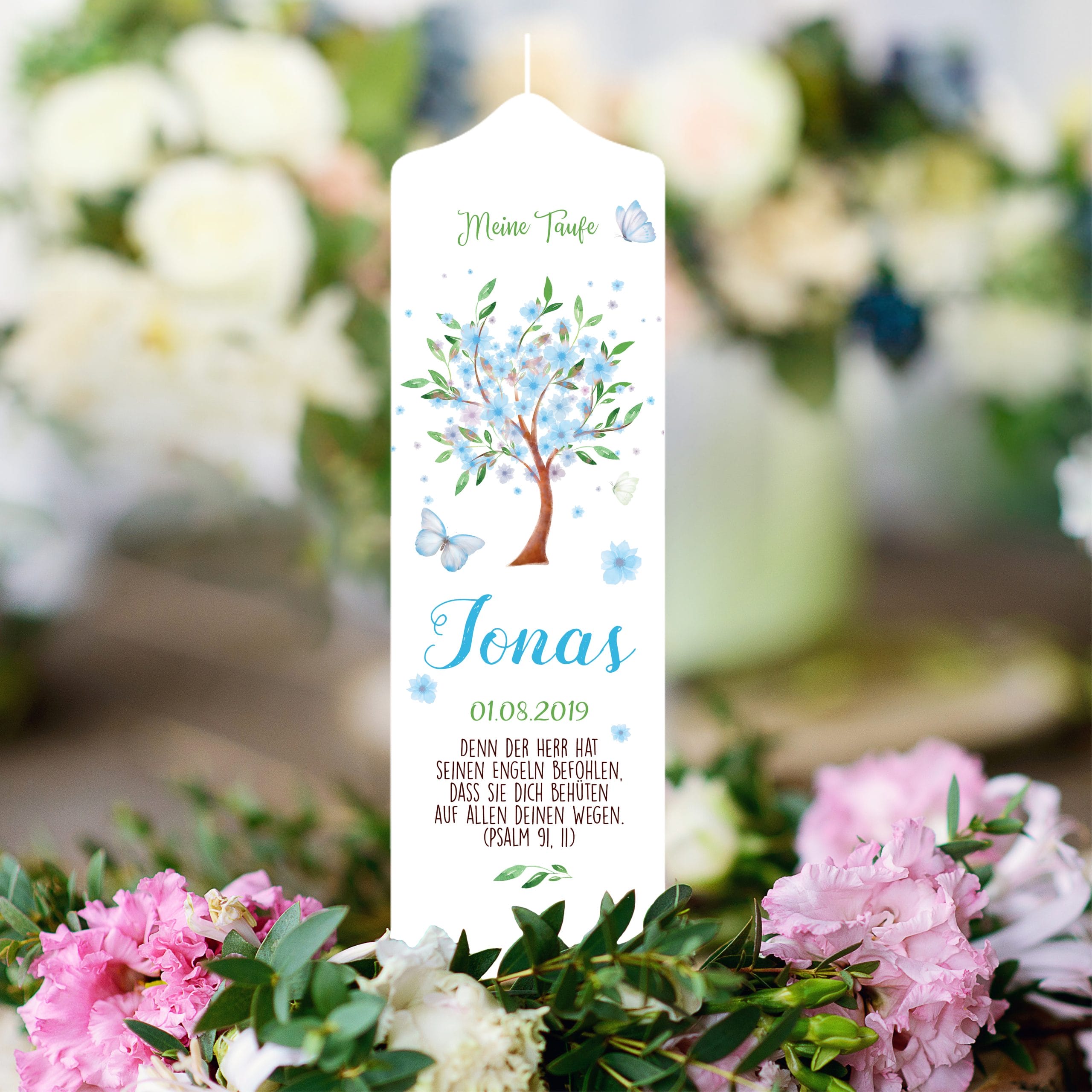 Auf dem Bild ist das Produkt: Taufkerze Blütenbaum für Mädchen oder Junge Baum mit Blüten Taufspruch Personalisierung zum Preis von €6.40 abgebildet.