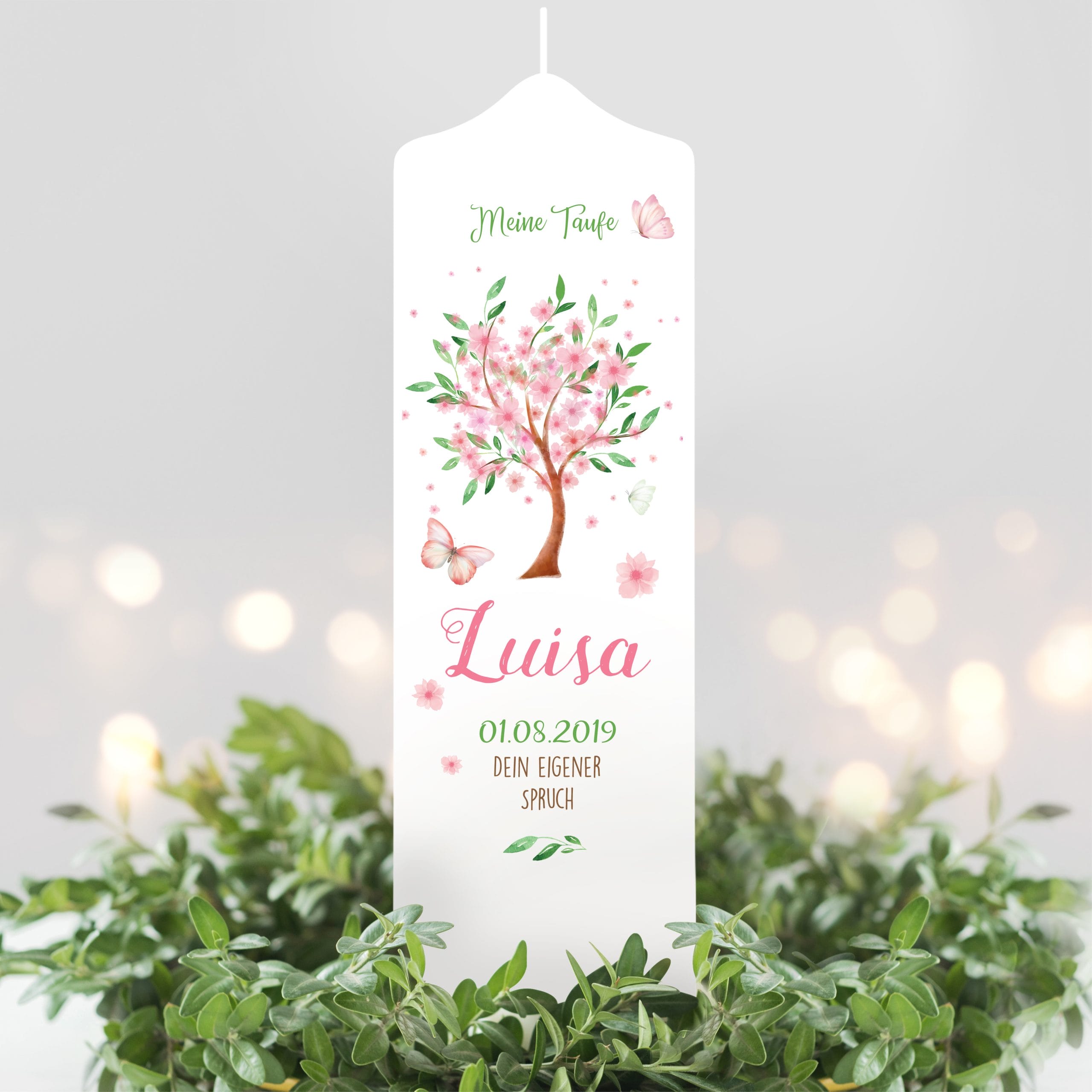 Auf dem Bild ist das Produkt: Taufkerze Blütenbaum für Mädchen oder Junge Baum mit Blüten Taufspruch Personalisierung zum Preis von €6.40 abgebildet.