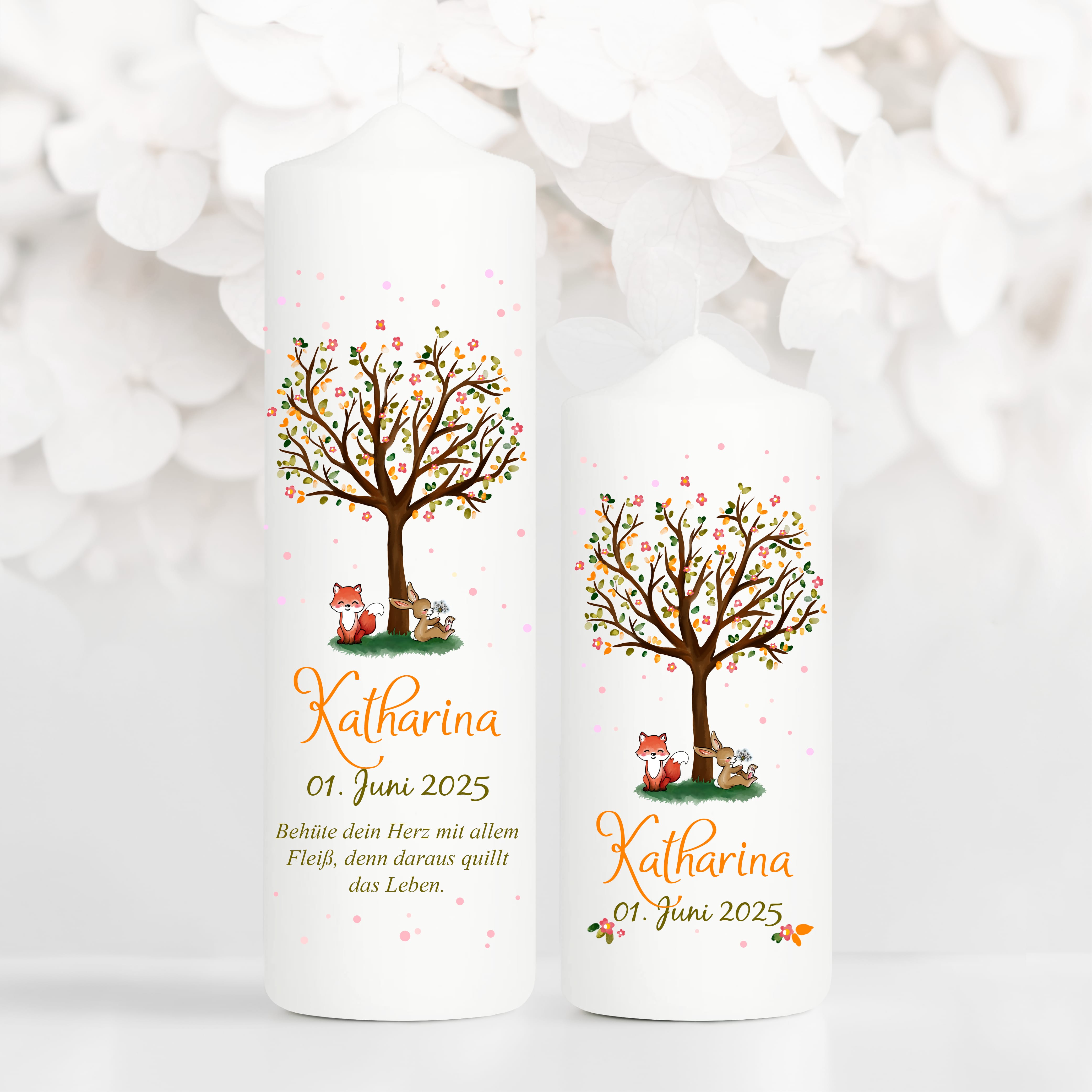 Auf dem Bild ist das Produkt: Taufkerze Lebensbaum Hase und Fuchs Kerze zur Taufe Baum Spruch Taufspruch individualisierbar tree Wald zum Preis von €6.40 abgebildet.