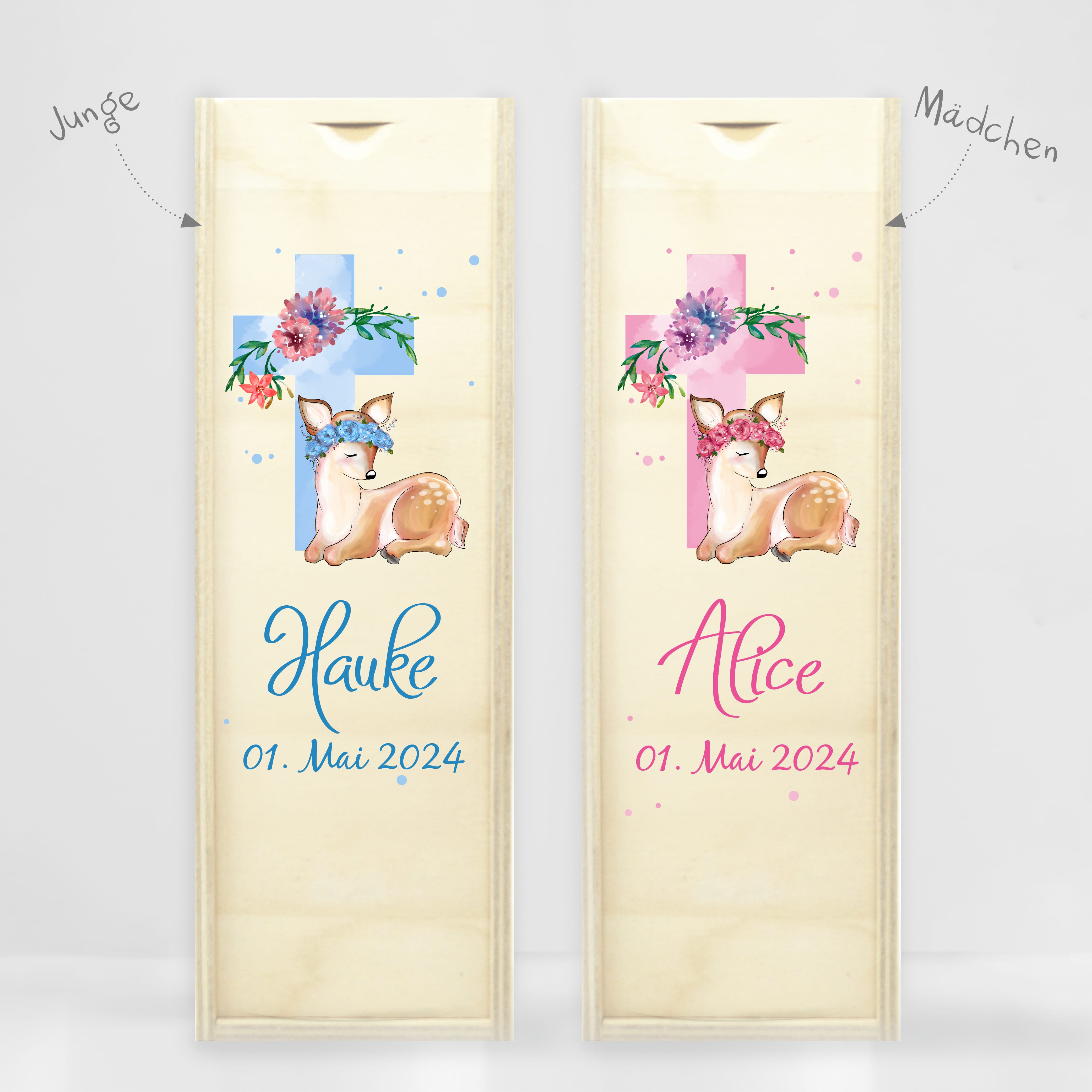 Auf dem Bild ist das Produkt: Taufkerze bedruckt Reh Jesuskreuz Junge Mädchen personalisiert mit Namen Datum Taufspruch Geschenk Kerze zur Taufe zum Preis von €6.40 abgebildet.