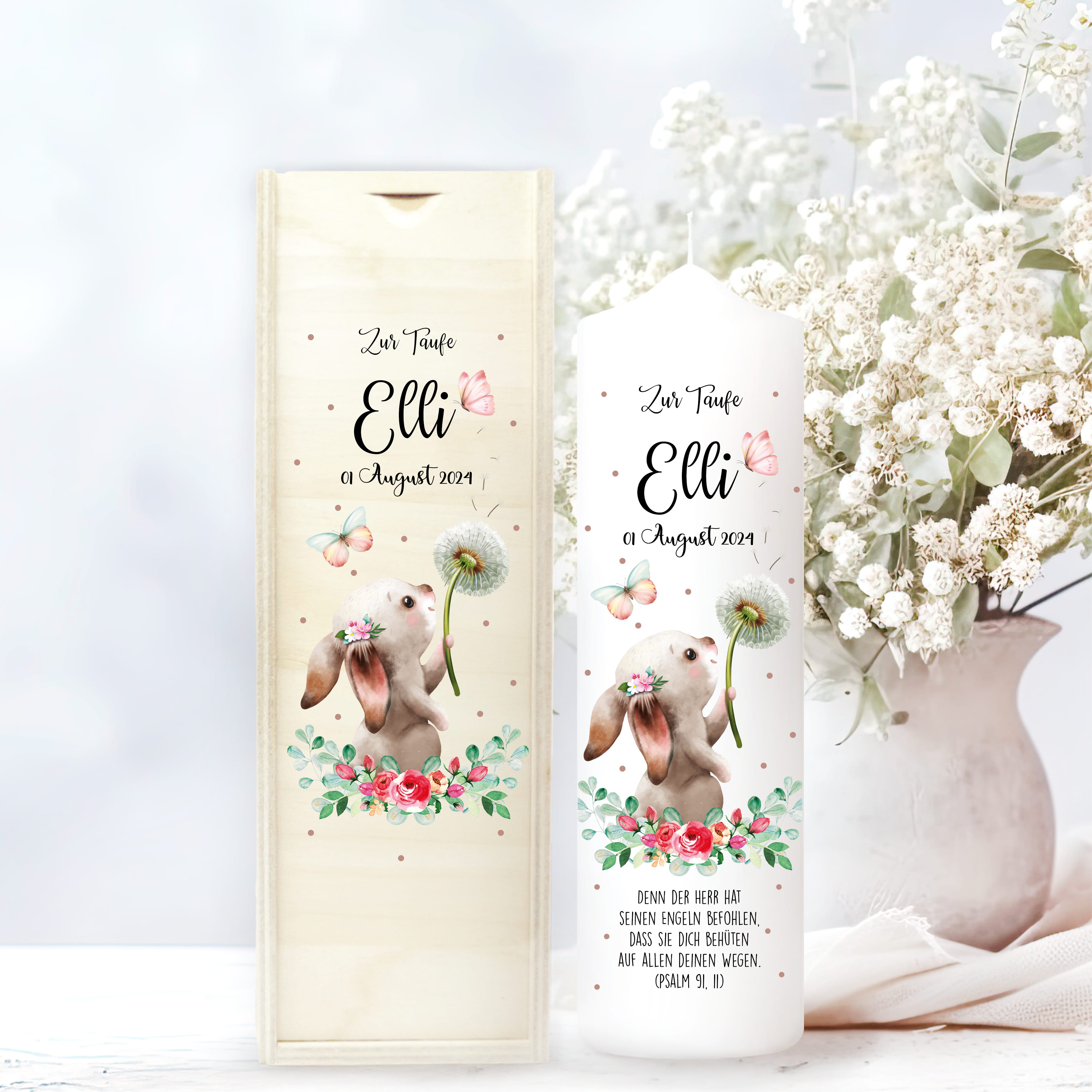 Auf dem Bild ist das Produkt: Taufkerze bedruckt Hase Pusteblume Junge Mädchen personalisiert mit Namen Datum Taufspruch Geschenk Kerze zur Taufe zum Preis von €6.40 abgebildet.