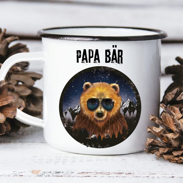 Auf dem Bild ist das Produkt: Emaille Campingbecher Papa Bär Geschenk zum Geburtstag Vatertag 300 ml weiß Vatertagsgeschenk zum Preis von €18.90 abgebildet.