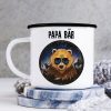 Auf dem Bild ist das Produkt: Emaille Campingbecher Papa Bär Geschenk zum Geburtstag Vatertag 300 ml weiß Vatertagsgeschenk zum Preis von €18.90 abgebildet.