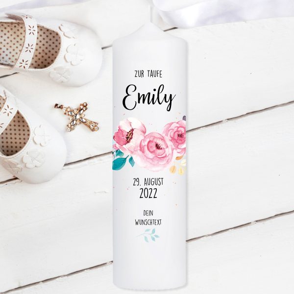 Auf dem Bild ist das Produkt: Taufkerze Junge Mädchen Blumen Blüten mit Namen Datum und Taufspruch zum Preis von €5.9 abgebildet.