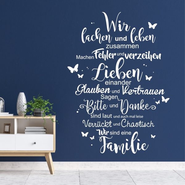 Auf dem Bild ist das Produkt: Wandtattoo Schriftzug Familie mit Schmetterlingen, Dekoration, Einrichtung zum Preis von €29.9 abgebildet.