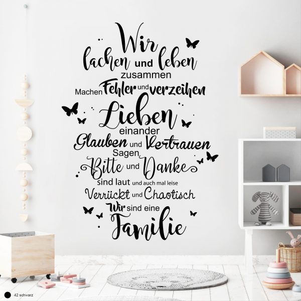 Auf dem Bild ist das Produkt: Wandtattoo Schriftzug Familie mit Schmetterlingen, Dekoration, Einrichtung zum Preis von €29.9 abgebildet.