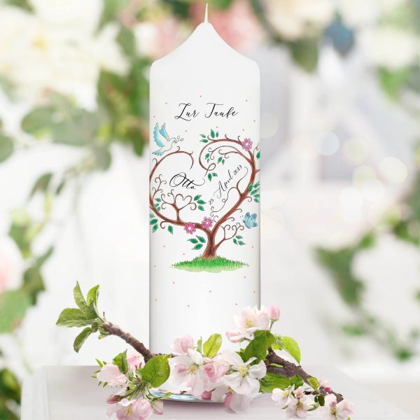 Auf dem Bild ist das Produkt: weiße Taufkerze Kerze zur Taufe oder Geburt Baum Taube mit Name Datum Taufspruch zum Preis von €5.9 abgebildet.
