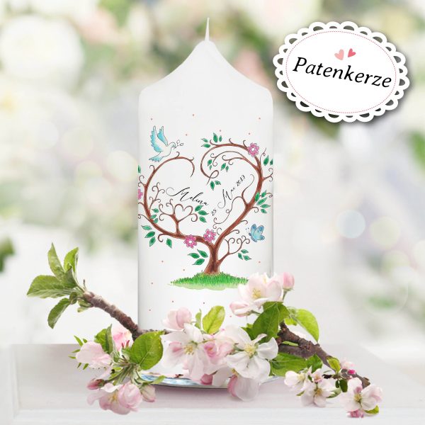 Auf dem Bild ist das Produkt: weiße Taufkerze Kerze zur Taufe oder Geburt Baum Taube mit Name Datum Taufspruch zum Preis von €5.9 abgebildet.