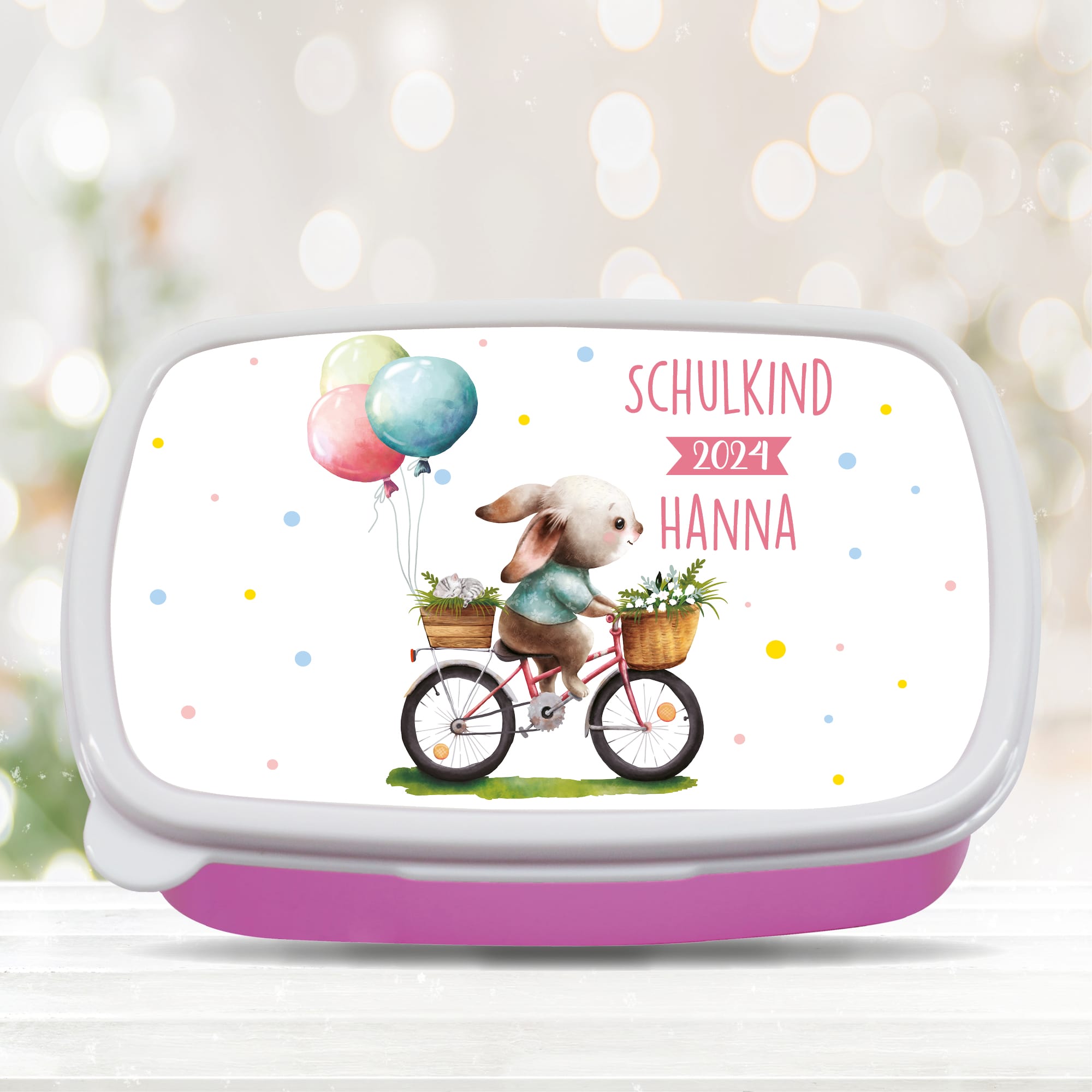 Auf dem Bild ist das Produkt: Brotdose Hase auf Fahrrad Schulkind 2024 personalisiert mit dem Wunschnamen kratz- und bruchsicher Geschenk Einschulung Geburtstag zum Preis von €19.9 abgebildet.