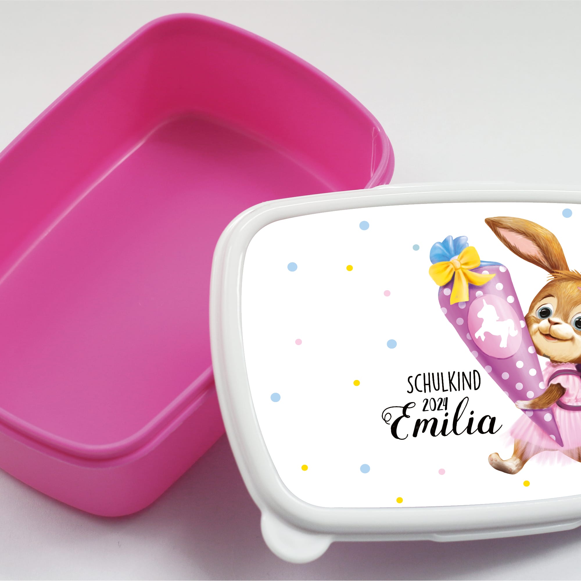 Auf dem Bild ist das Produkt: Personalisierte Brotdose Hase Schultüte anpassbar mit Wunschnamen kratz- und bruchsicher Geschenk Einschulung Schulanfang zum Preis von €19.9 abgebildet.