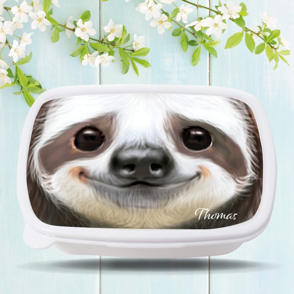 Auf dem Bild ist das Produkt: Brotdose Faultier personalisiert mit dem Wunschnamen, kratz- und bruchsicher, Geschenk Geburtstag, Ostergeschenk zum Preis von €19.9 abgebildet.