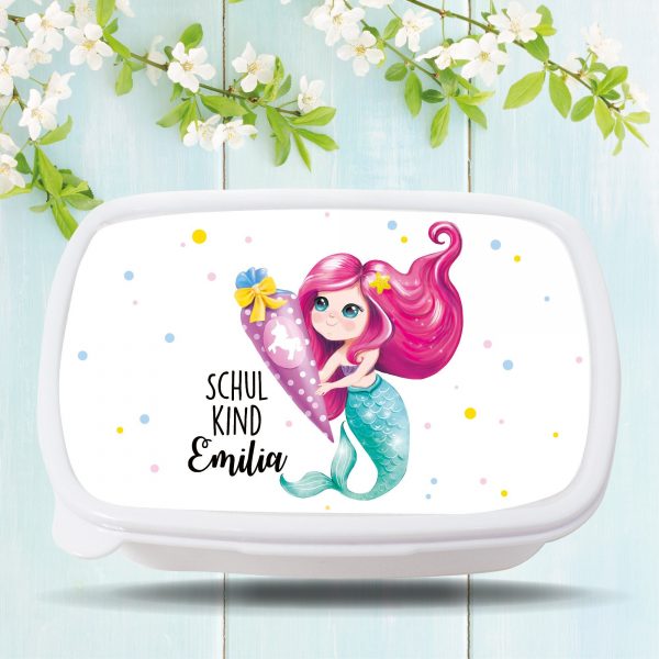 Auf dem Bild ist das Produkt: Brotdose Meerjungfrau mit Schultüte personalisiert mit dem Wunschnamen, kratz- und bruchsicher, Geschenk Einschulung Geburtstag zum Preis von €19.9 abgebildet.