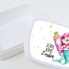 Brotdose Meerjungfrau mit Schultüte personalisiert mit dem Wunschnamen, kratz- und bruchsicher, Geschenk Einschulung Geburtstag Auf dem Bild ist das Produkt: Brotdose Meerjungfrau mit Schultüte personalisiert mit dem Wunschnamen, kratz- und bruchsicher, Geschenk Einschulung Geburtstag zum Preis von €19.9 abgebildet.
