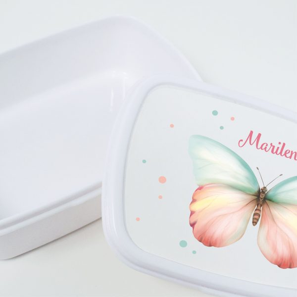 Auf dem Bild ist das Produkt: Brotdose Schmetterling personalisiert mit dem Wunschnamen, kratz- und bruchsicher, Geschenk Geburtstag, Einschulungsgeschenk zum Preis von €19.9 abgebildet.