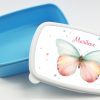 Auf dem Bild ist das Produkt: Brotdose Schmetterling personalisiert mit dem Wunschnamen, kratz- und bruchsicher, Geschenk Geburtstag, Einschulungsgeschenk zum Preis von €19.9 abgebildet.