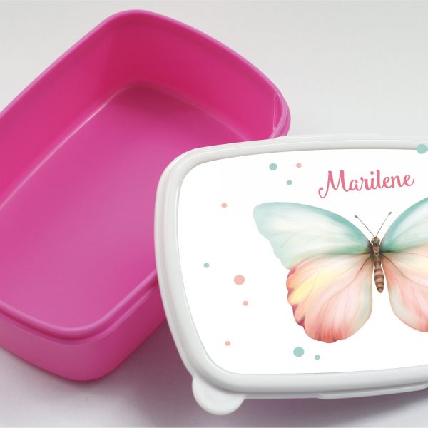 Auf dem Bild ist das Produkt: Brotdose Schmetterling personalisiert mit dem Wunschnamen, kratz- und bruchsicher, Geschenk Geburtstag, Einschulungsgeschenk zum Preis von €19.9 abgebildet.