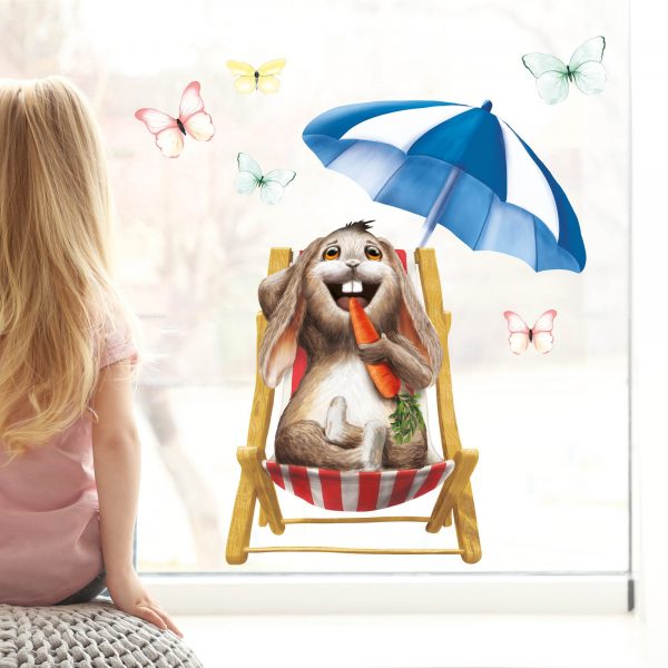 Auf dem Bild ist das Produkt: Fensterbild Frühling Wiederverwendbar Ostern Hase Liegestuhl Möhre Schmetterlinge Fensterdeko Kinder, Frühlingsdeko, Osterdeko zum Preis von €14.9 abgebildet.