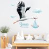 Auf dem Bild ist das Produkt: Personalisiertes Wandtattoo Kinderzimmer Storch mit Baby mit Wunschnamen und Datum Dekoration Babyzimmer zum Preis von €29.9 abgebildet.