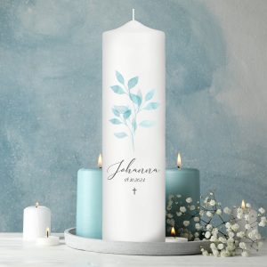 Auf dem Bild ist das Produkt: Trauerkerze Blätter Zweig hellblau personalisiert mit Namen und Datum zum Preis von €5.9 abgebildet.