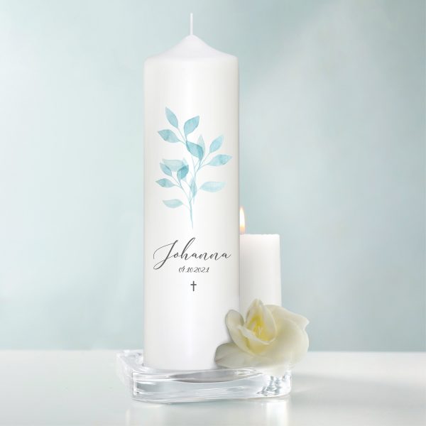 Auf dem Bild ist das Produkt: Trauerkerze Blätter Zweig hellblau personalisiert mit Namen und Datum zum Preis von €5.9 abgebildet.