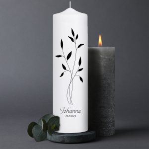Auf dem Bild ist das Produkt: Trauerkerze Blätter Zweig schwarz personalisiert mit Namen und Datum zum Preis von €5.9 abgebildet.