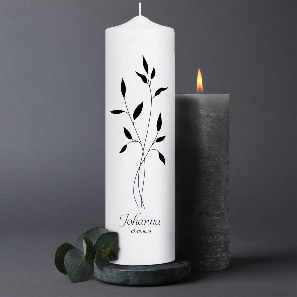 Auf dem Bild ist das Produkt: Trauerkerze Blätter Zweig schwarz personalisiert mit Namen und Datum zum Preis von €5.9 abgebildet.