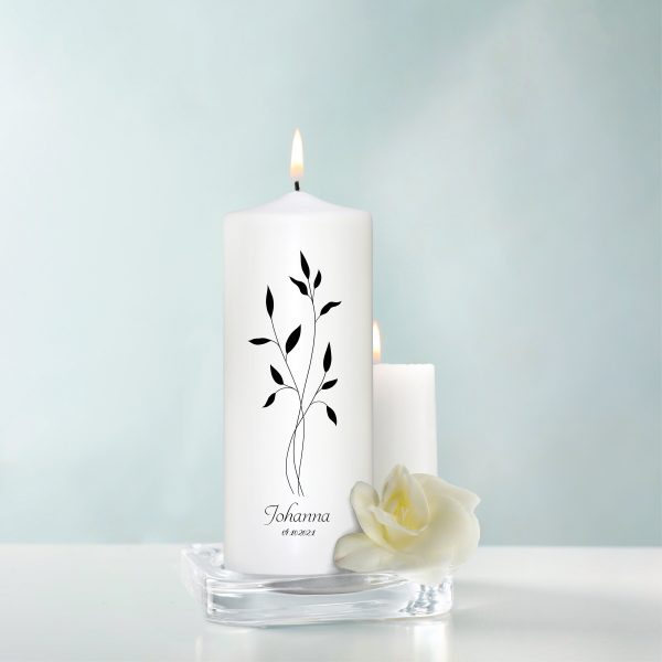 Auf dem Bild ist das Produkt: Trauerkerze Blätter Zweig schwarz personalisiert mit Namen und Datum zum Preis von €5.9 abgebildet.