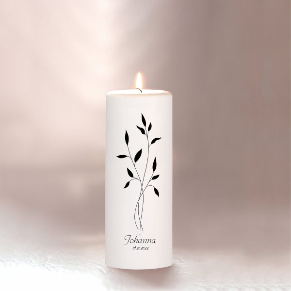 Auf dem Bild ist das Produkt: Trauerkerze Blätter Zweig schwarz personalisiert mit Namen und Datum zum Preis von €5.9 abgebildet.