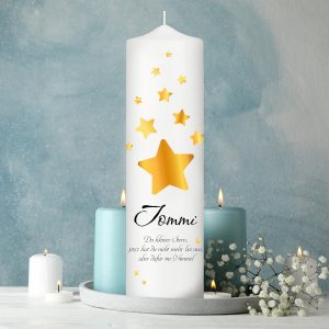 Auf dem Bild ist das Produkt: Trauerkerze goldene Sterne, personalisiert mit Namen und Trauerspruch zum Preis von €19.9 abgebildet.